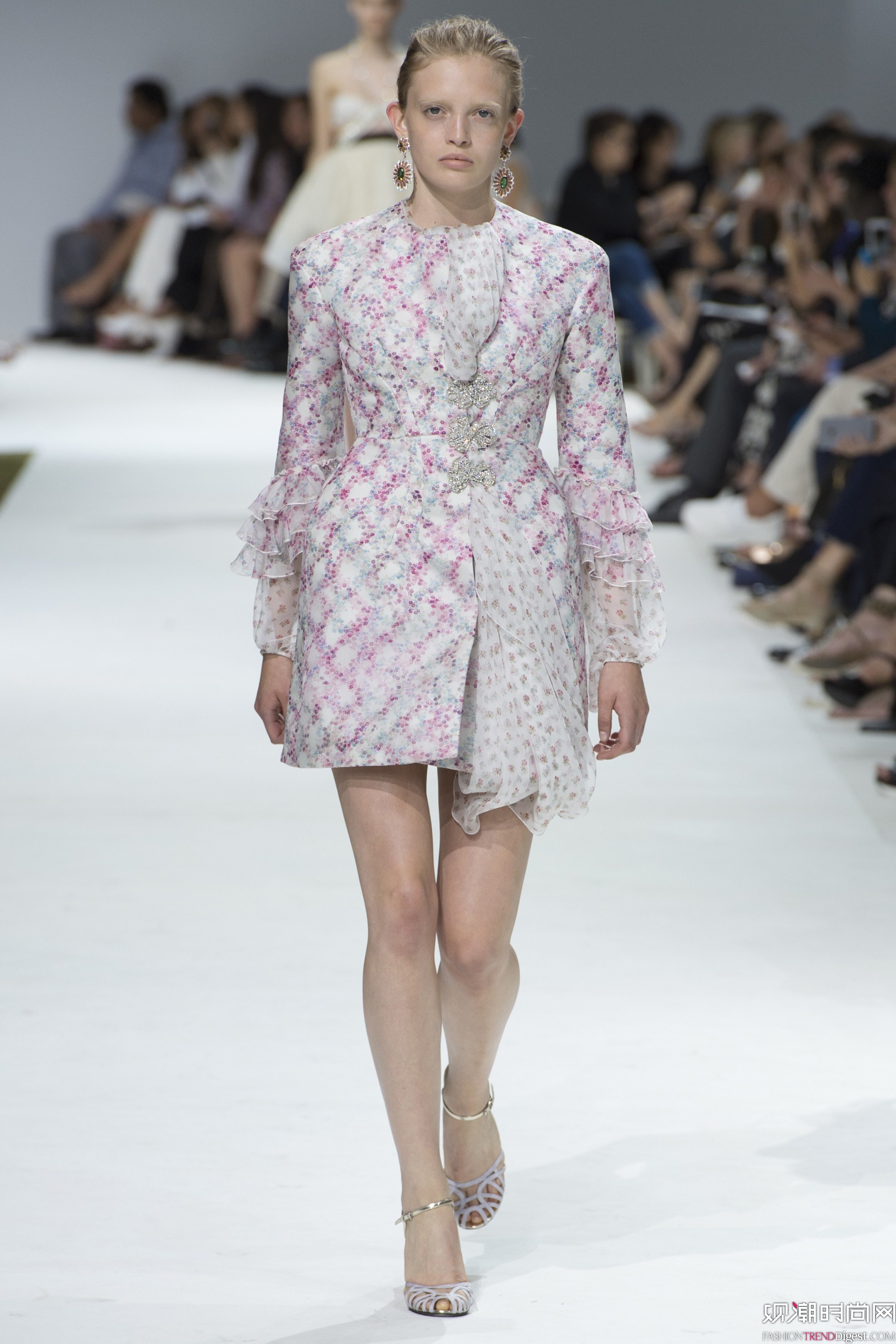 Giambattista Valli 2016ﶬ߶ϵ㳡ͼƬ