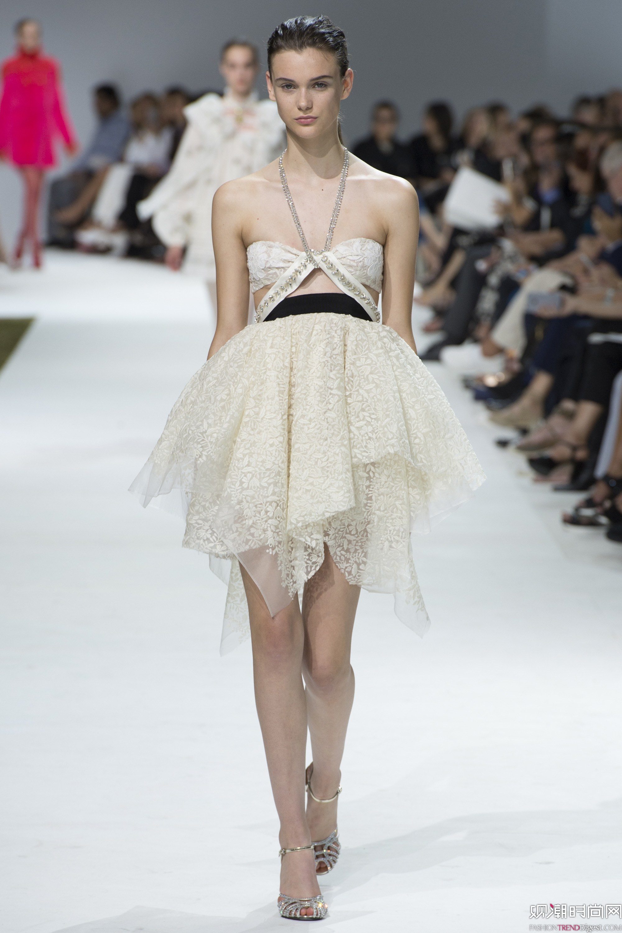 Giambattista Valli 2016ﶬ߶ϵ㳡ͼƬ