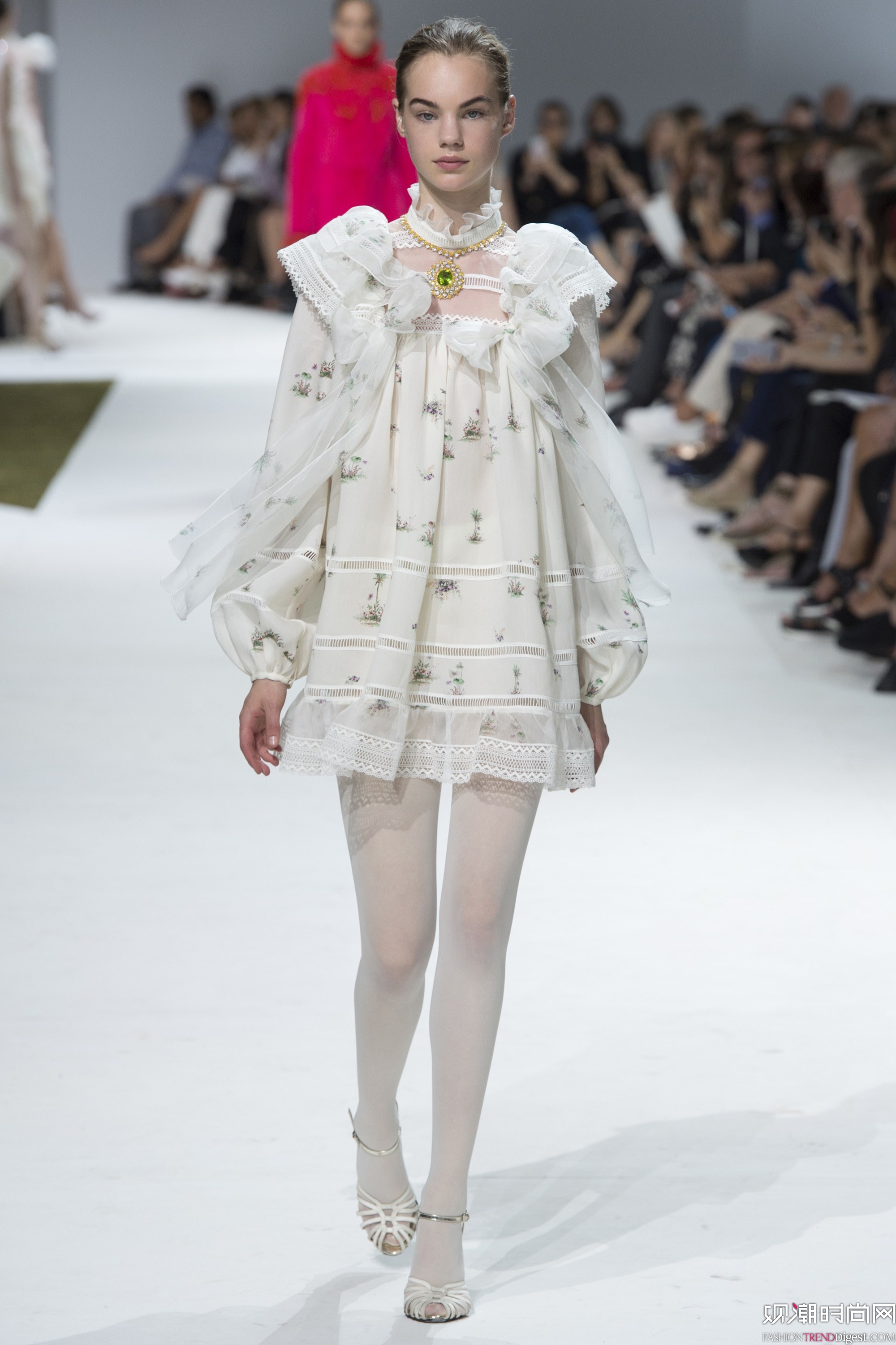 Giambattista Valli 2016ﶬ߶ϵ㳡ͼƬ