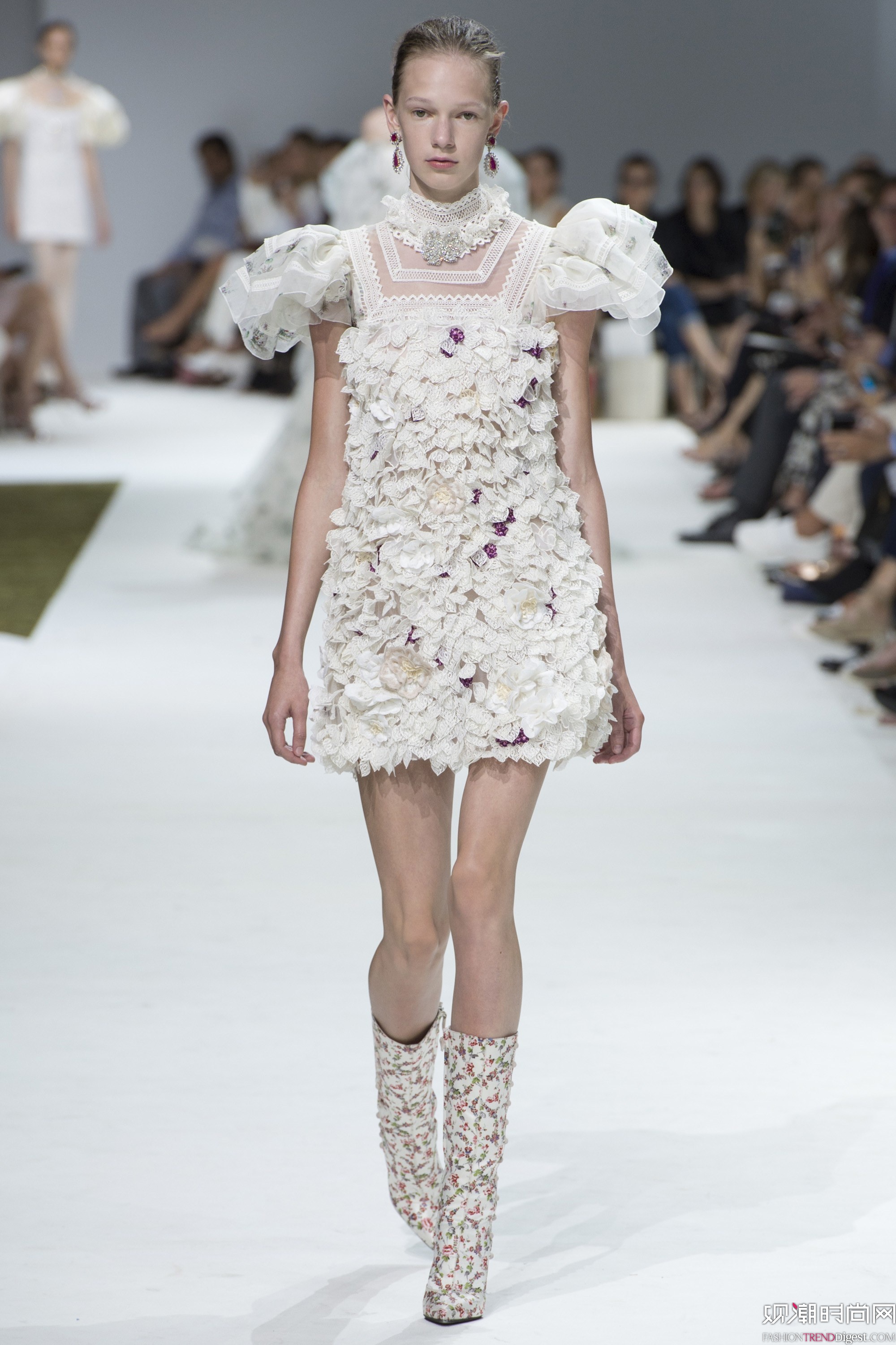 Giambattista Valli 2016ﶬ߶ϵ㳡ͼƬ