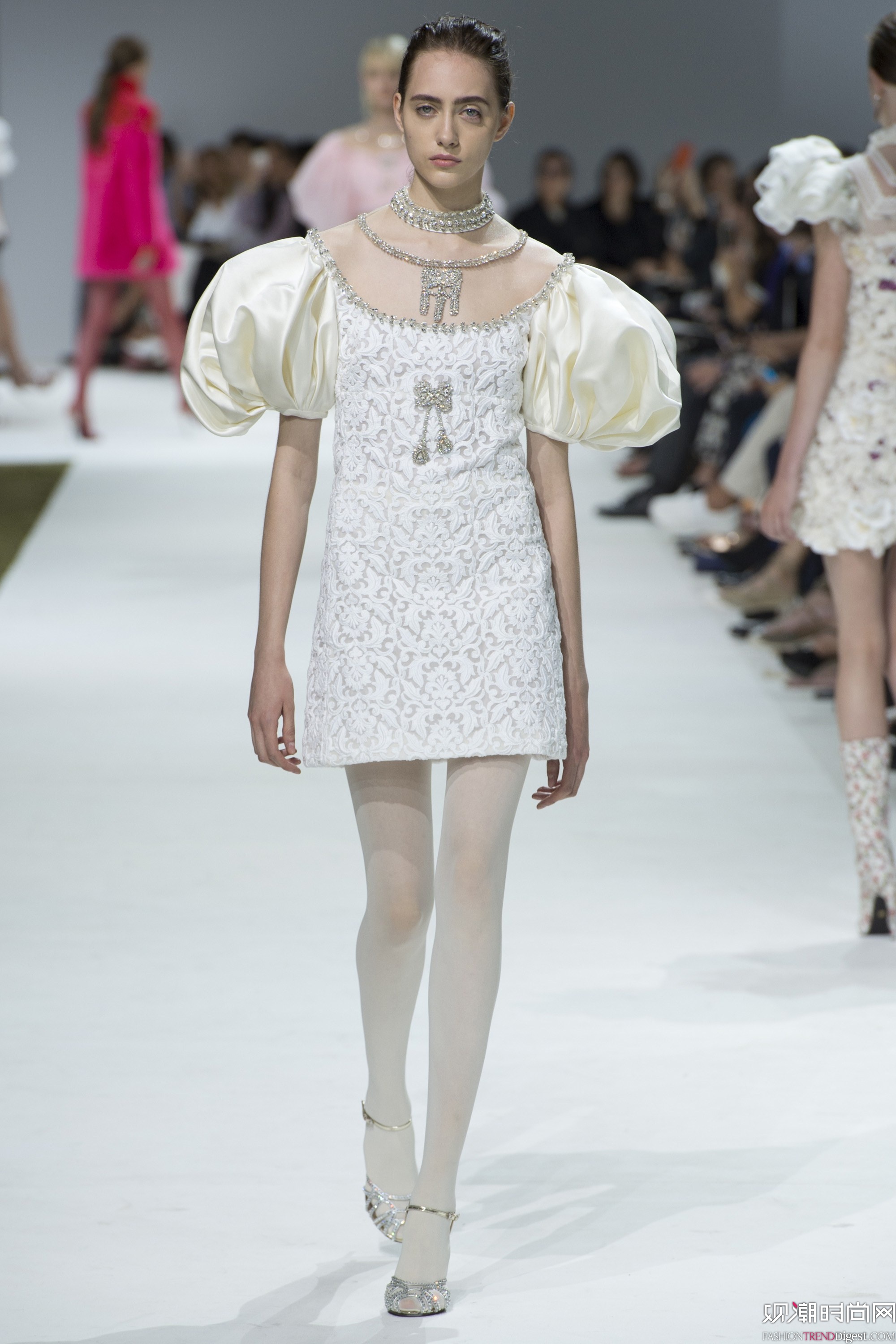 Giambattista Valli 2016ﶬ߶ϵ㳡ͼƬ