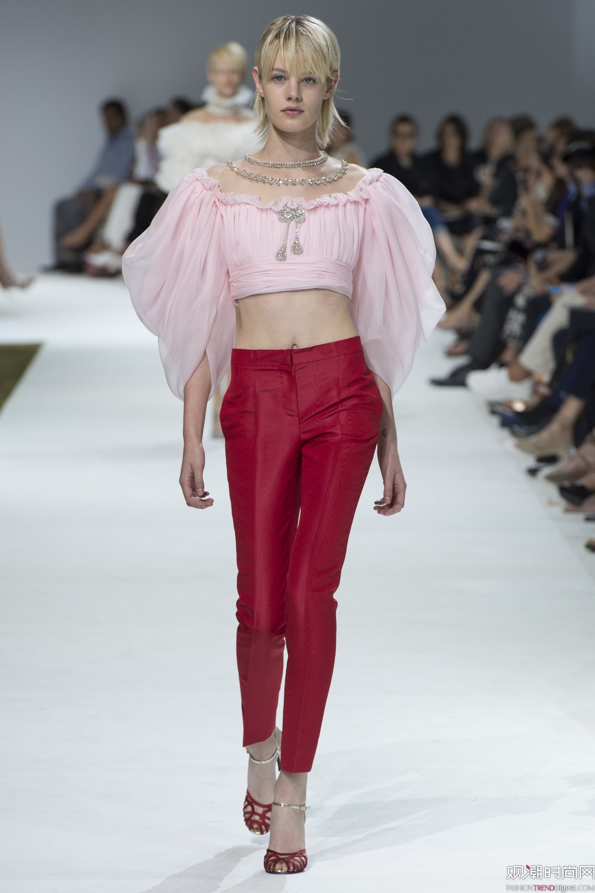 Giambattista Valli 2016ﶬ߶ϵ㳡ͼƬ