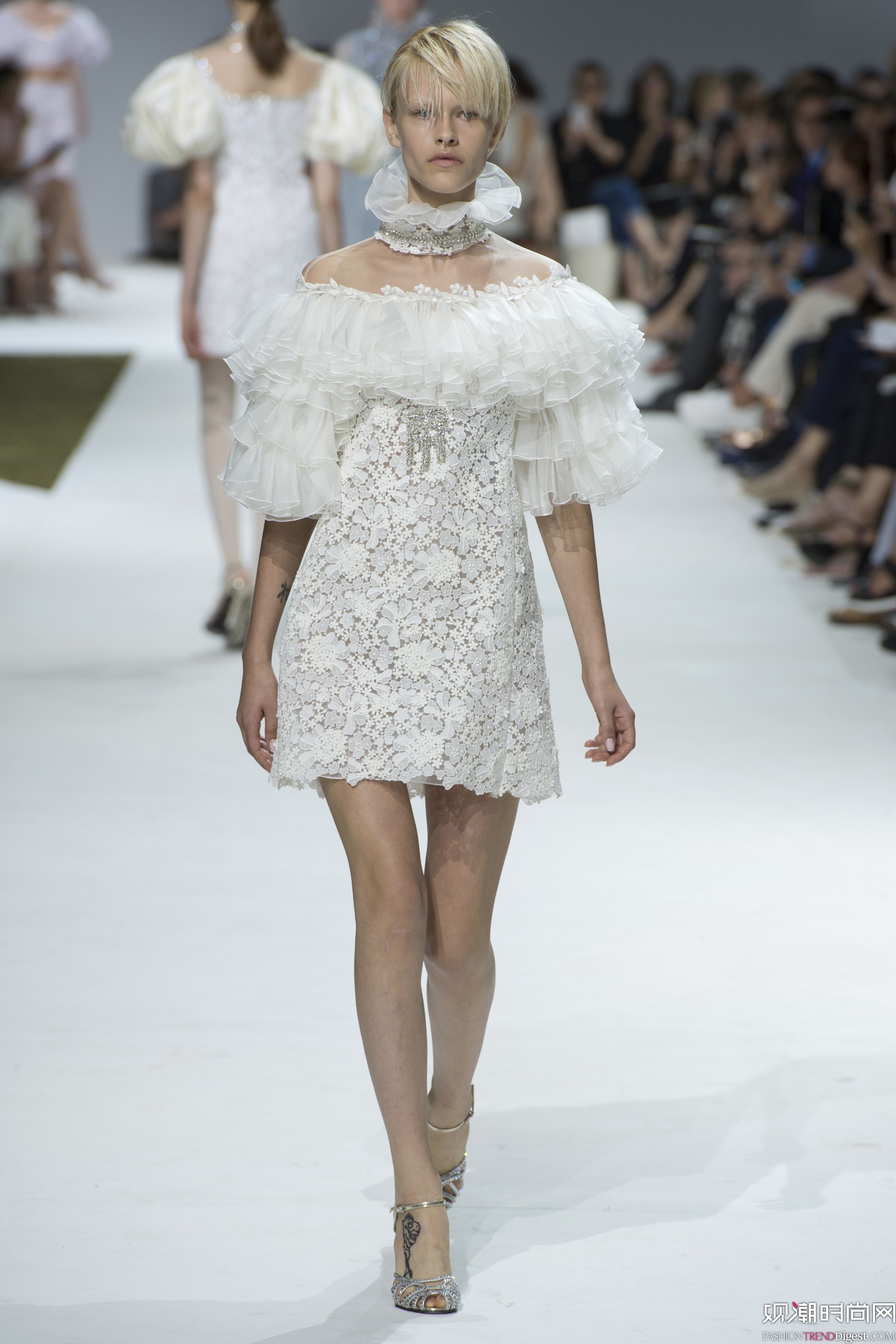 Giambattista Valli 2016ﶬ߶ϵ㳡ͼƬ