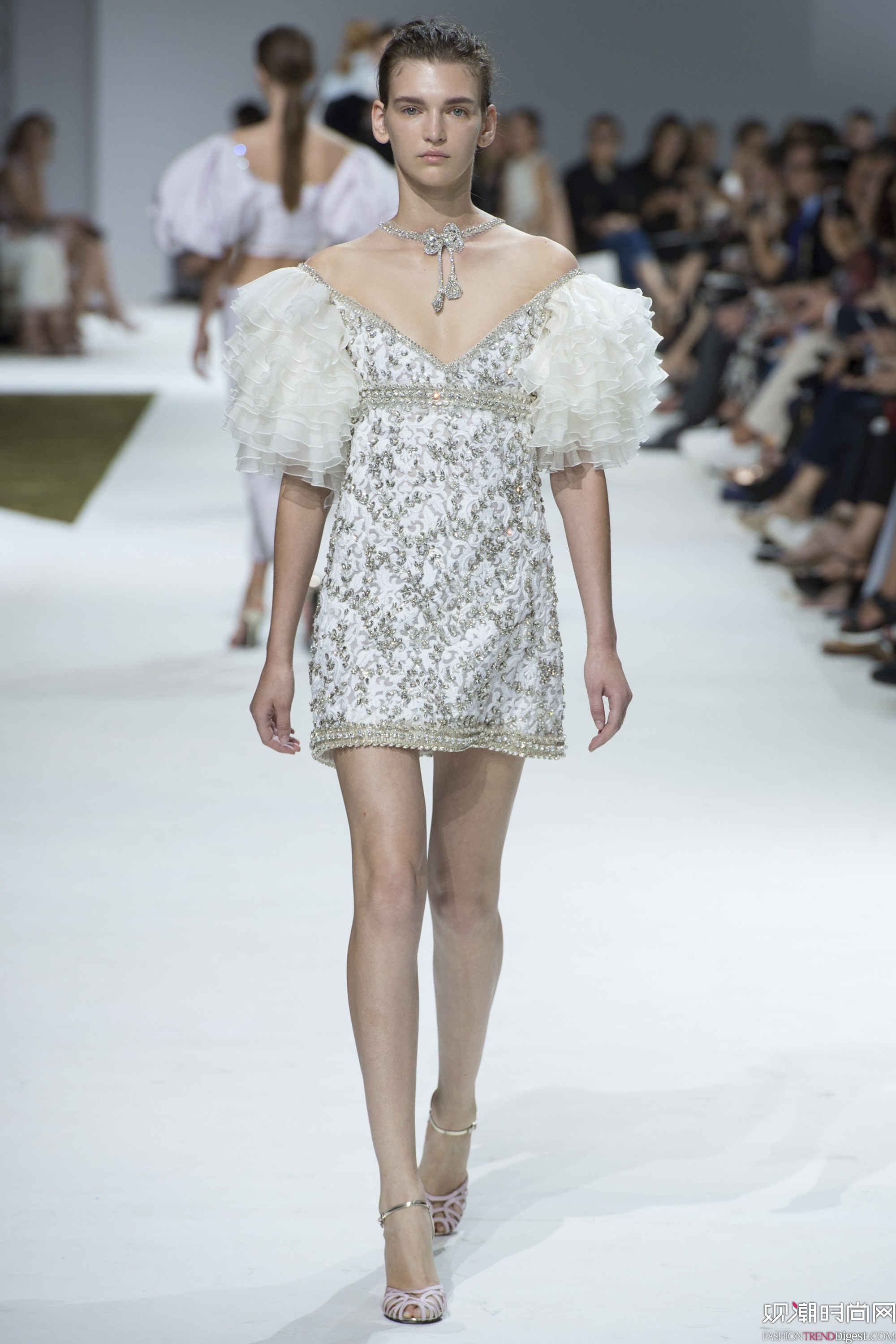 Giambattista Valli 2016ﶬ߶ϵ㳡ͼƬ