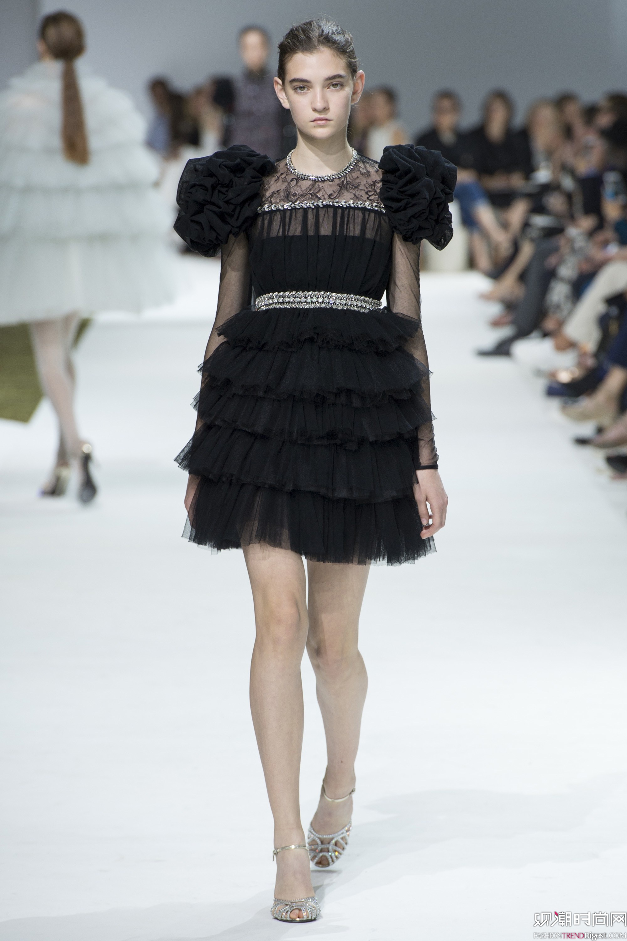 Giambattista Valli 2016ﶬ߶ϵ㳡ͼƬ