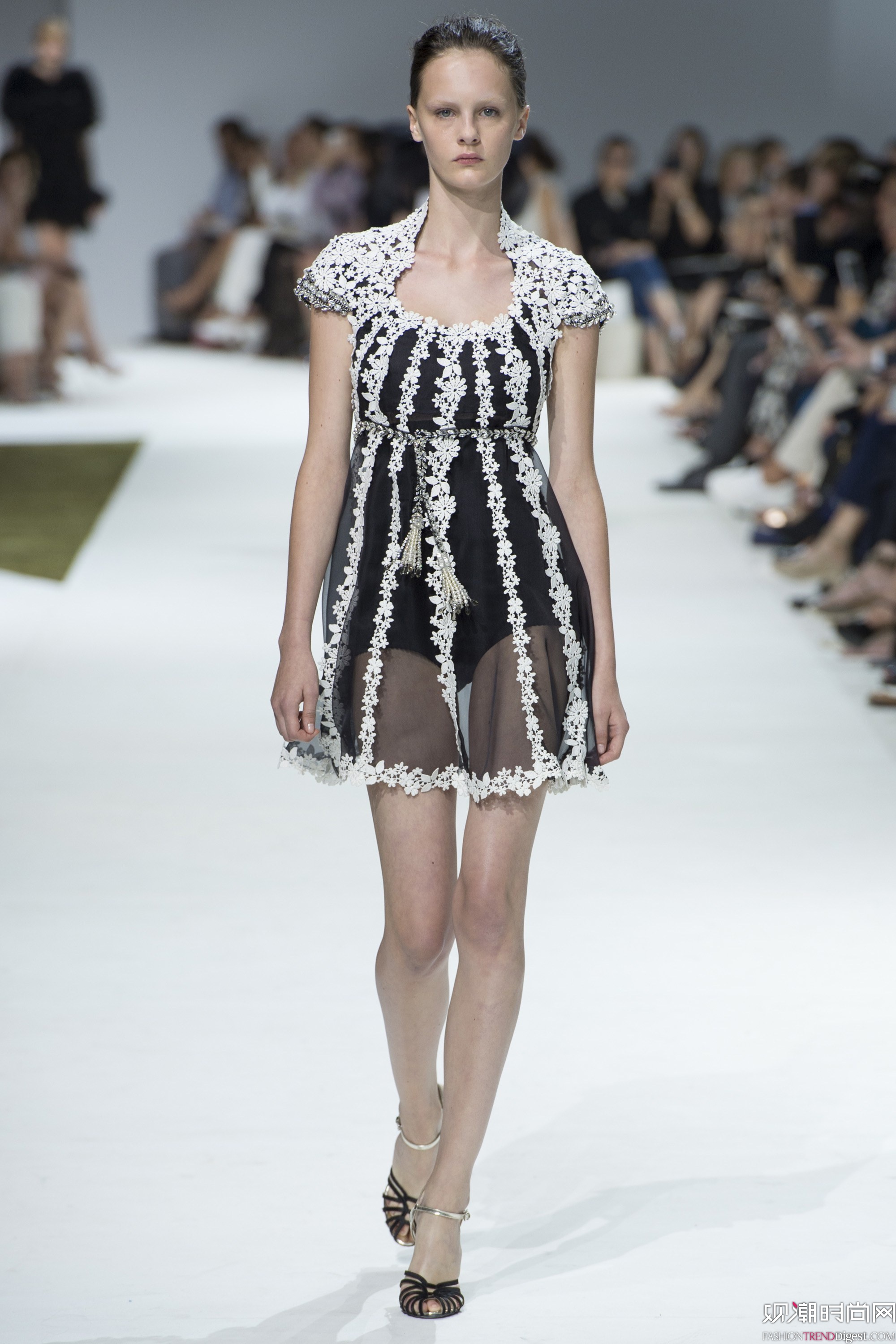 Giambattista Valli 2016ﶬ߶ϵ㳡ͼƬ