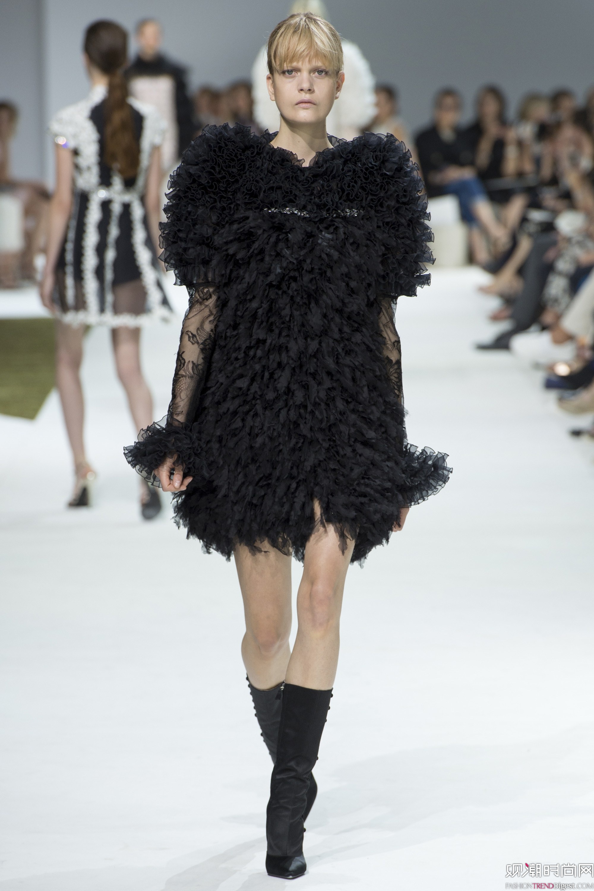 Giambattista Valli 2016ﶬ߶ϵ㳡ͼƬ