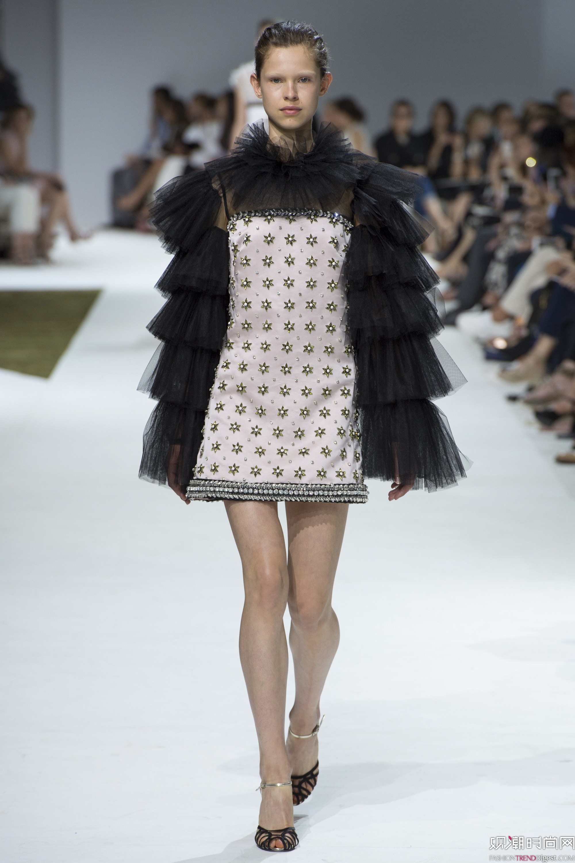 Giambattista Valli 2016ﶬ߶ϵ㳡ͼƬ