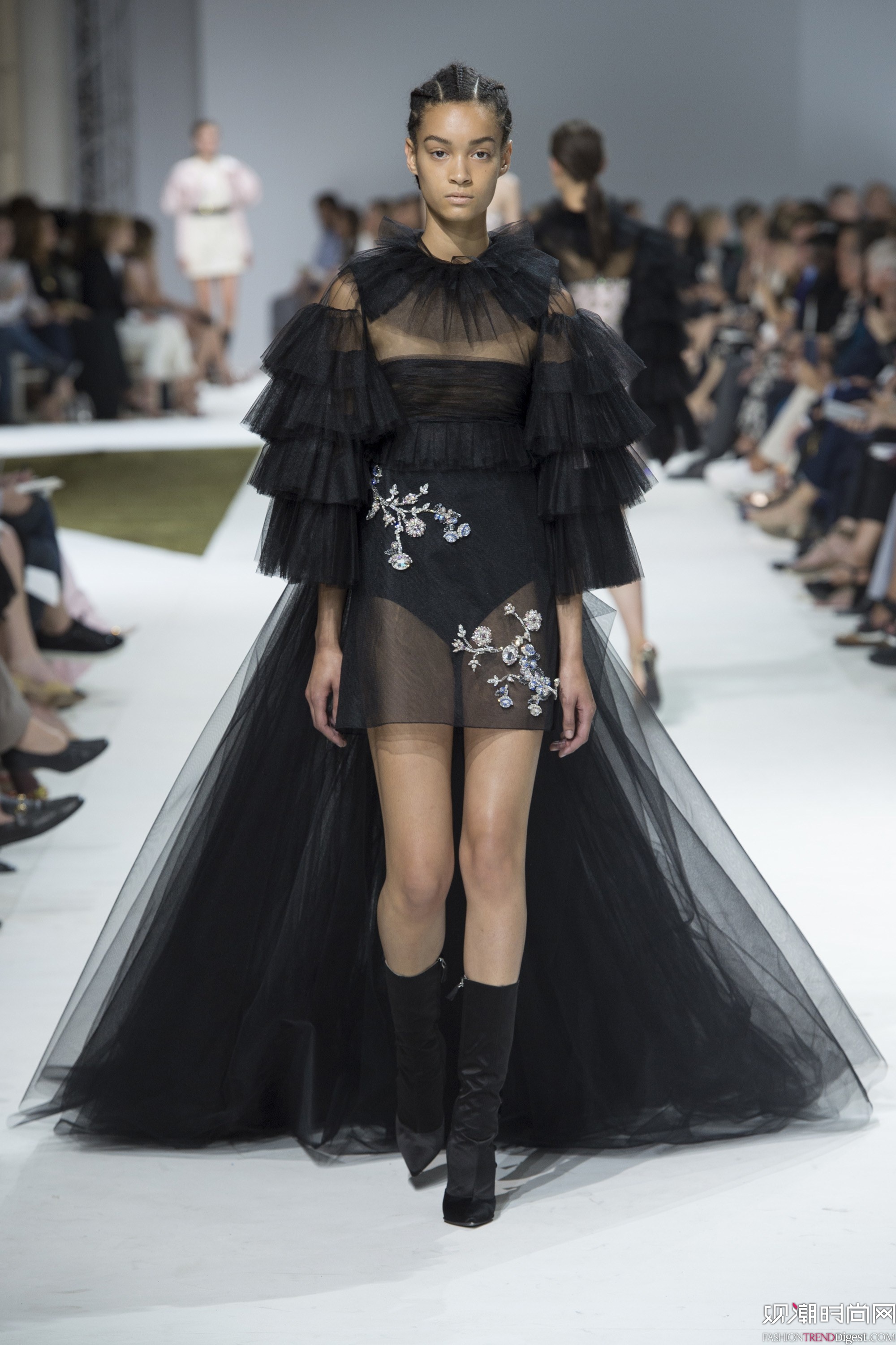 Giambattista Valli 2016ﶬ߶ϵ㳡ͼƬ