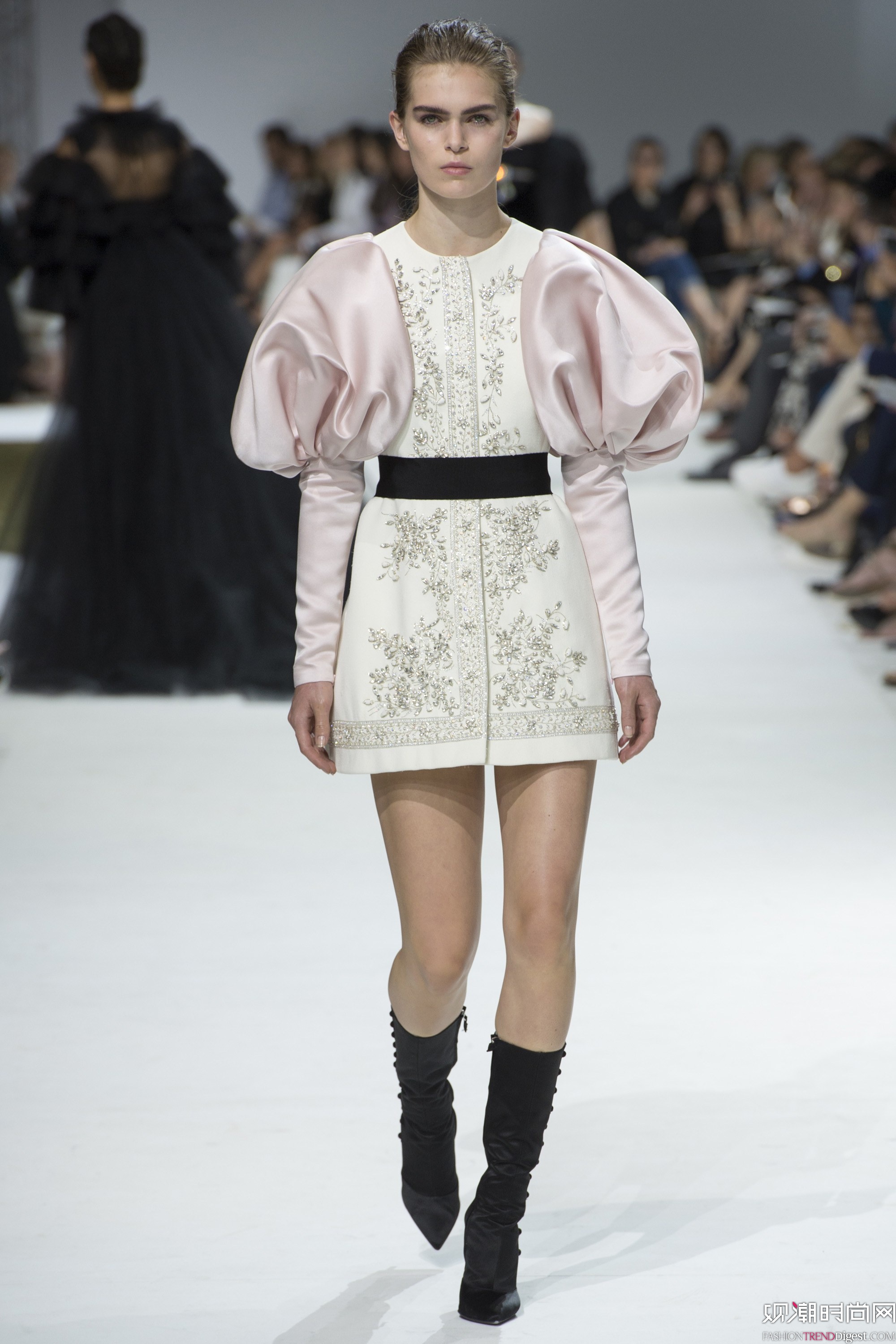 Giambattista Valli 2016ﶬ߶ϵ㳡ͼƬ