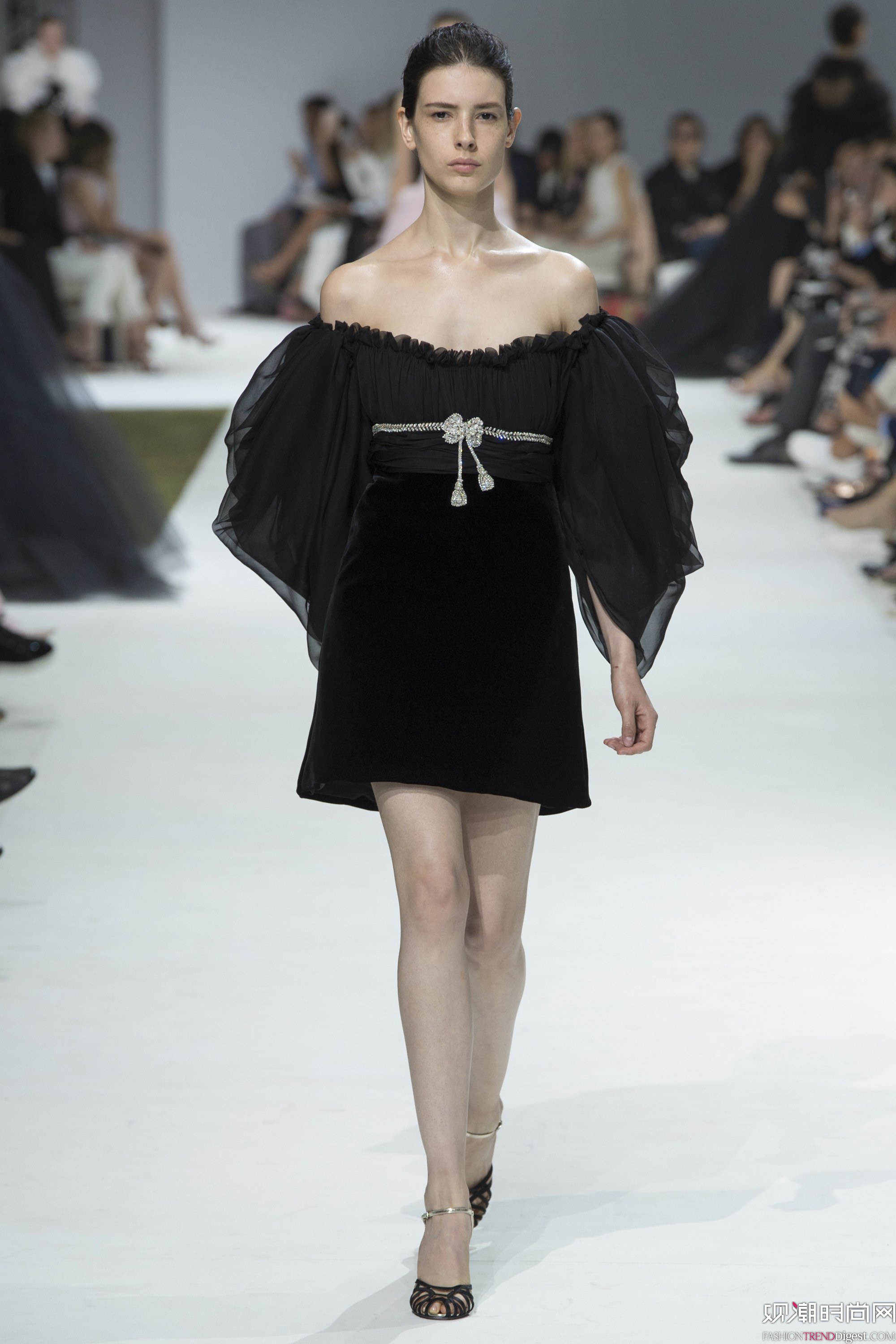 Giambattista Valli 2016ﶬ߶ϵ㳡ͼƬ