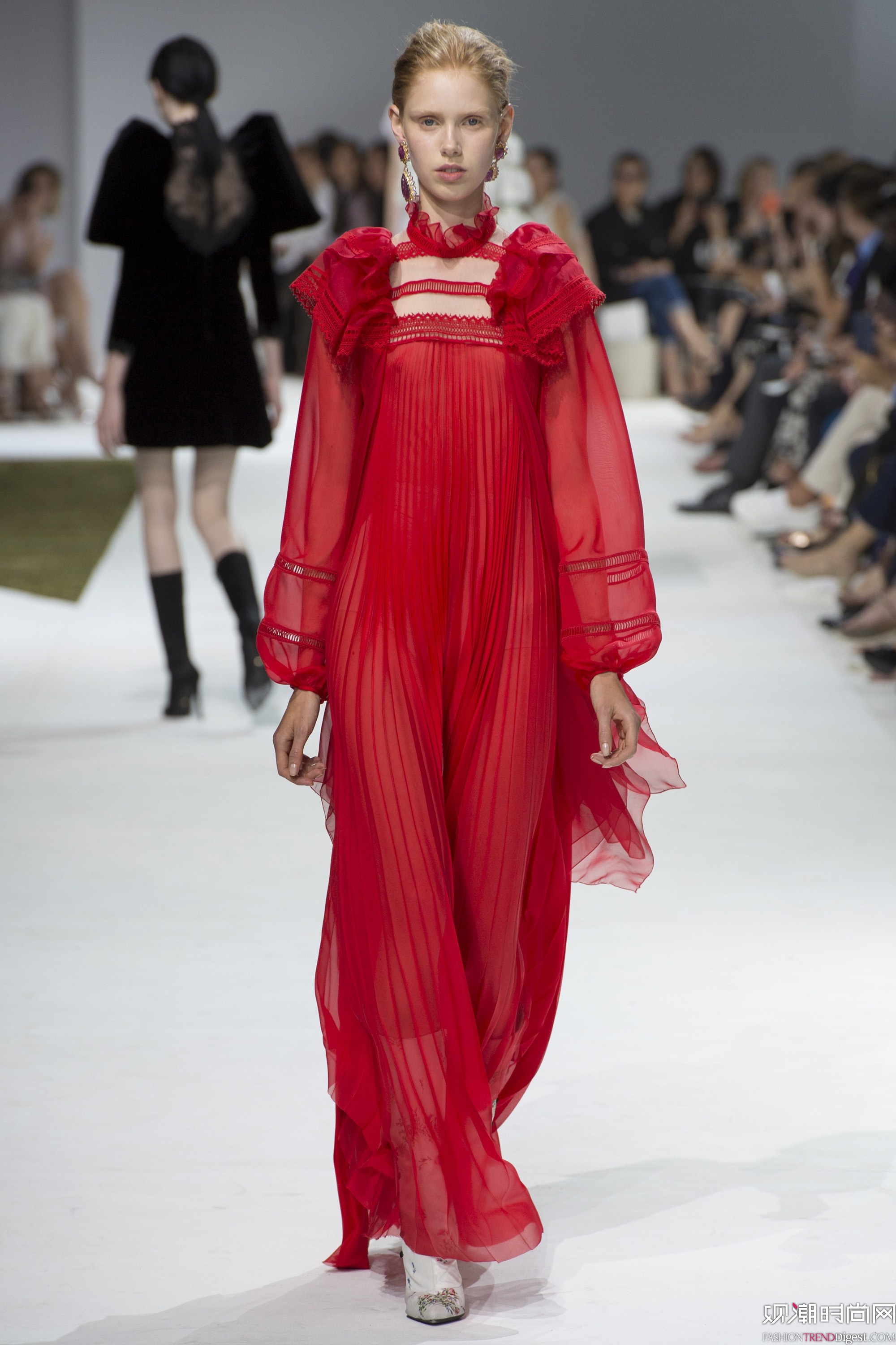 Giambattista Valli 2016ﶬ߶ϵ㳡ͼƬ