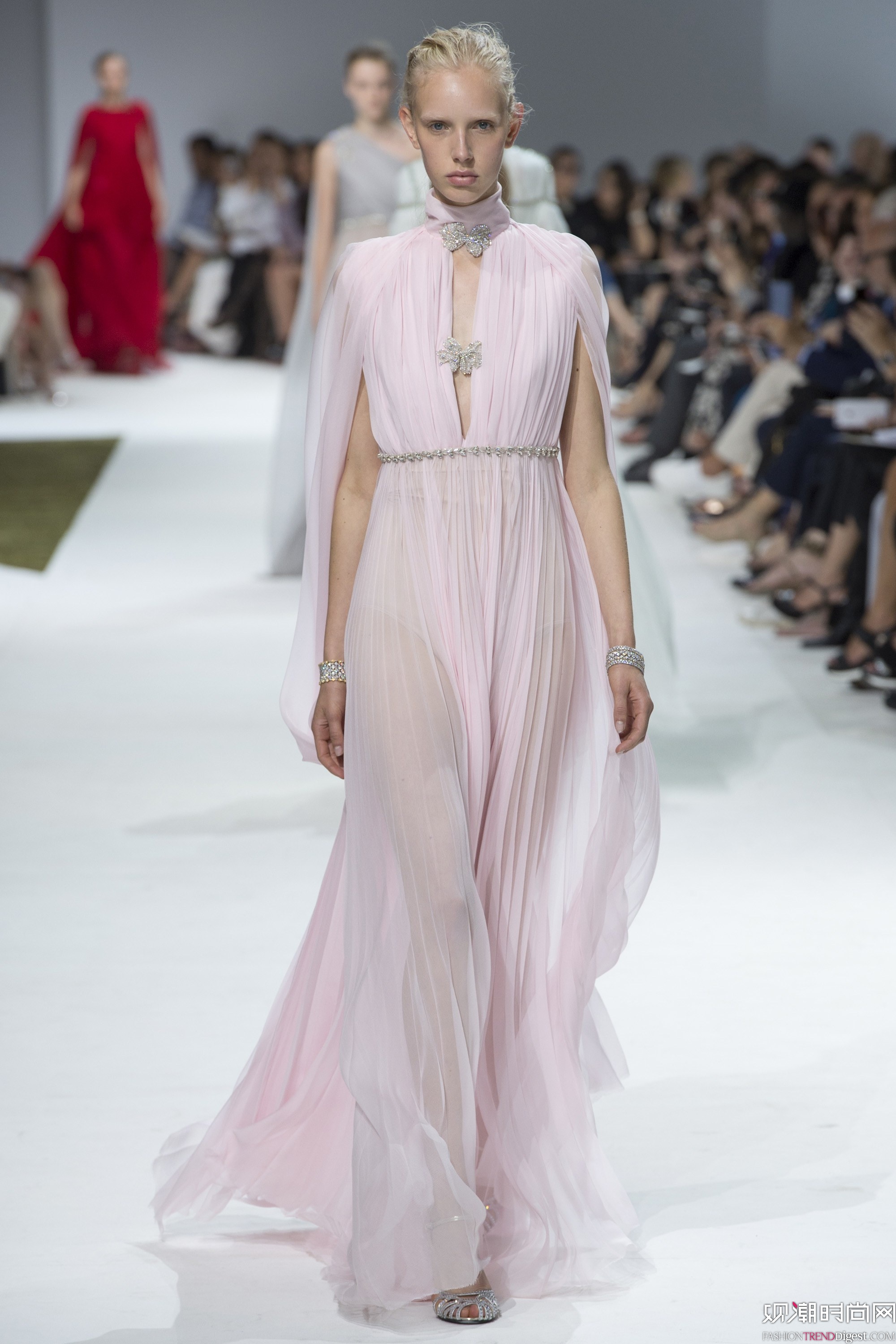 Giambattista Valli 2016ﶬ߶ϵ㳡ͼƬ