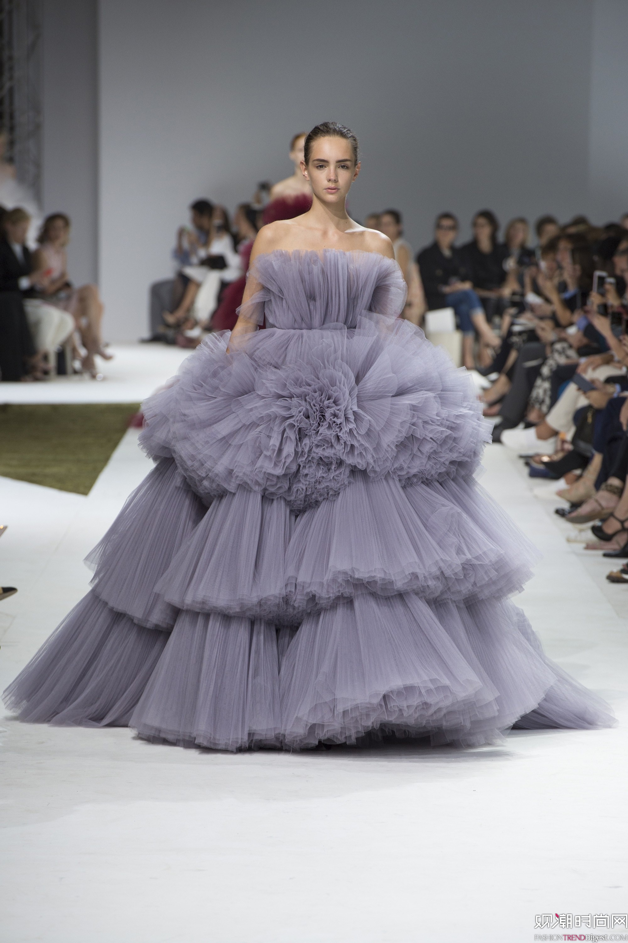 Giambattista Valli 2016ﶬ߶ϵ㳡ͼƬ