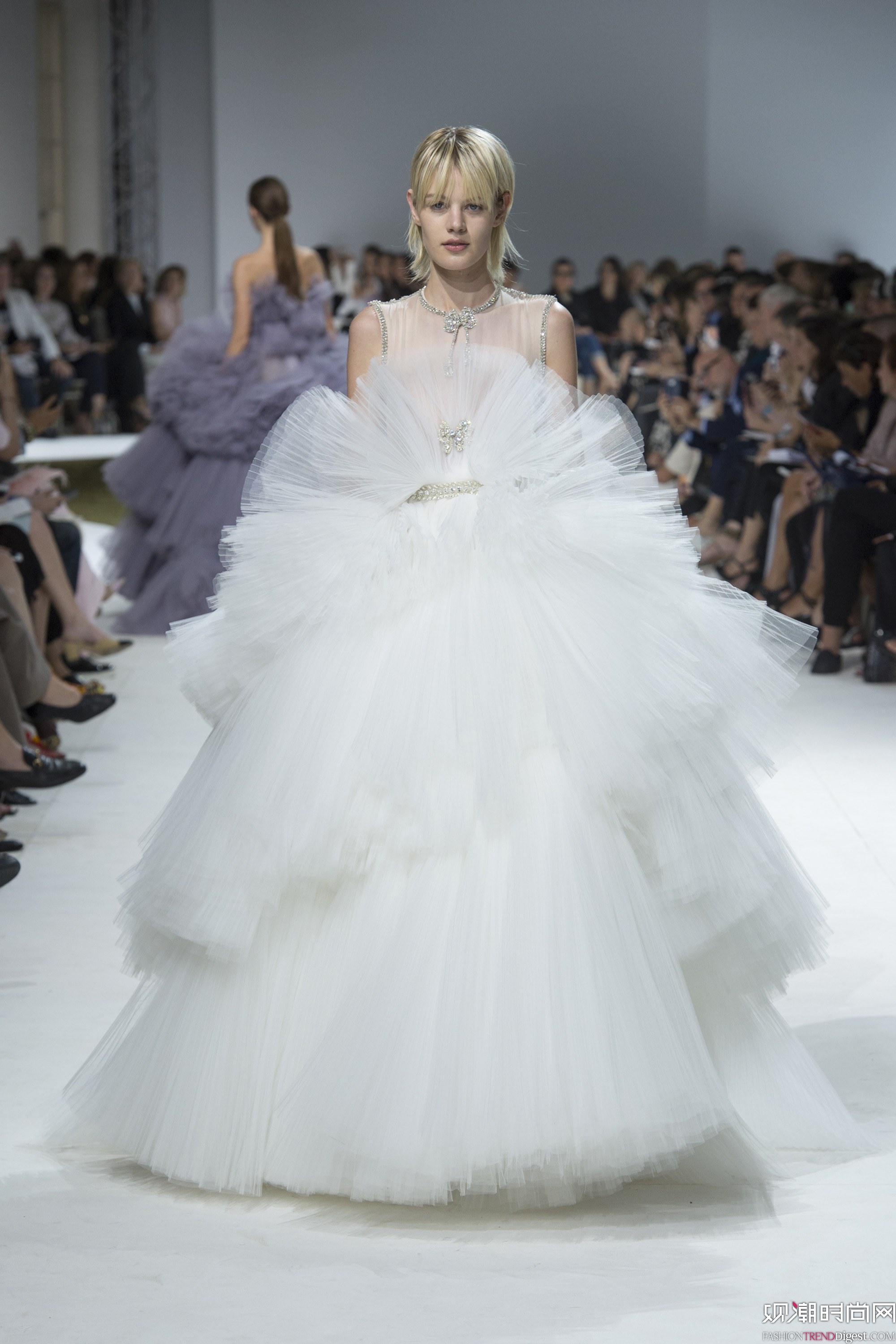 Giambattista Valli 2016ﶬ߶ϵ㳡ͼƬ