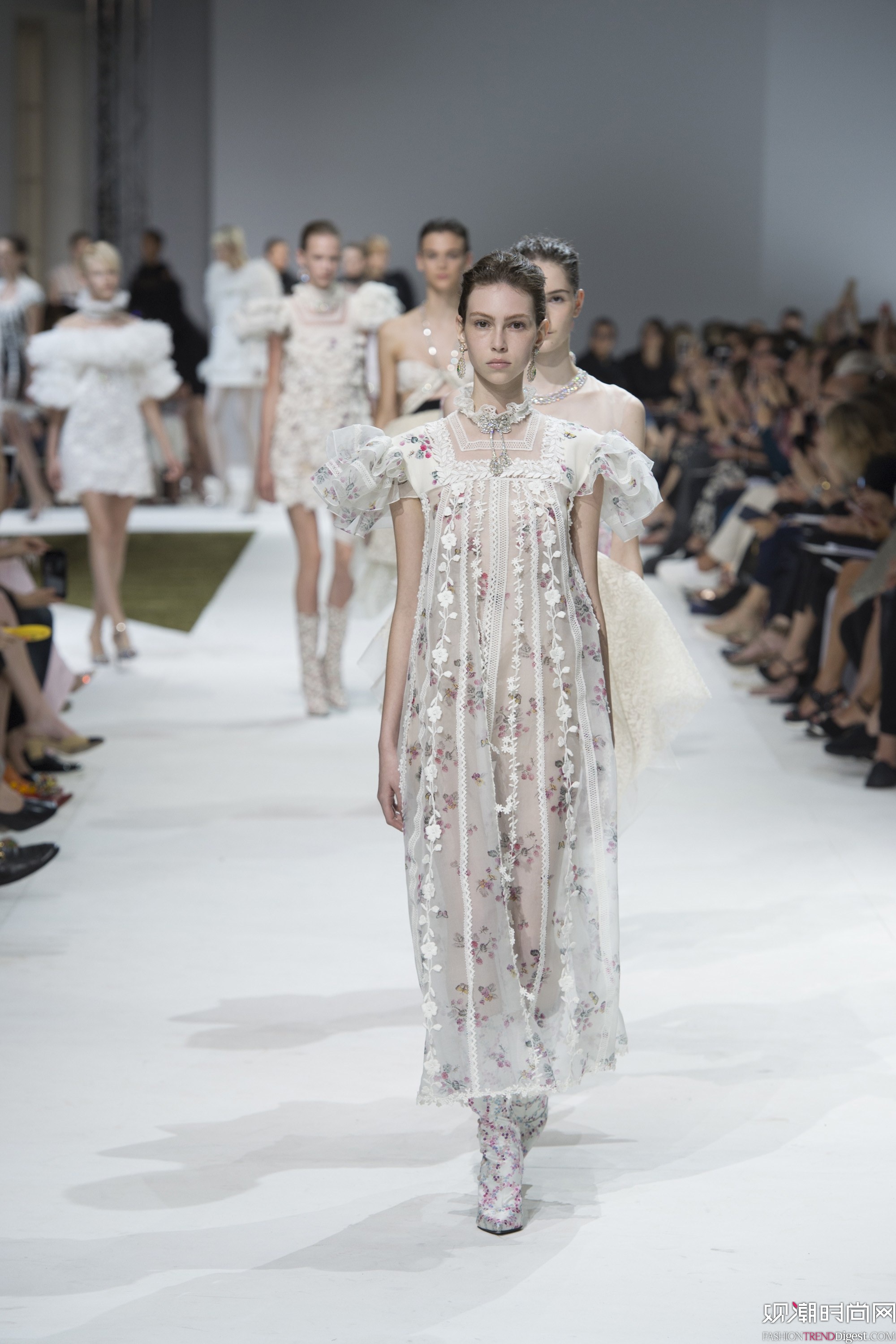 Giambattista Valli 2016ﶬ߶ϵ㳡ͼƬ