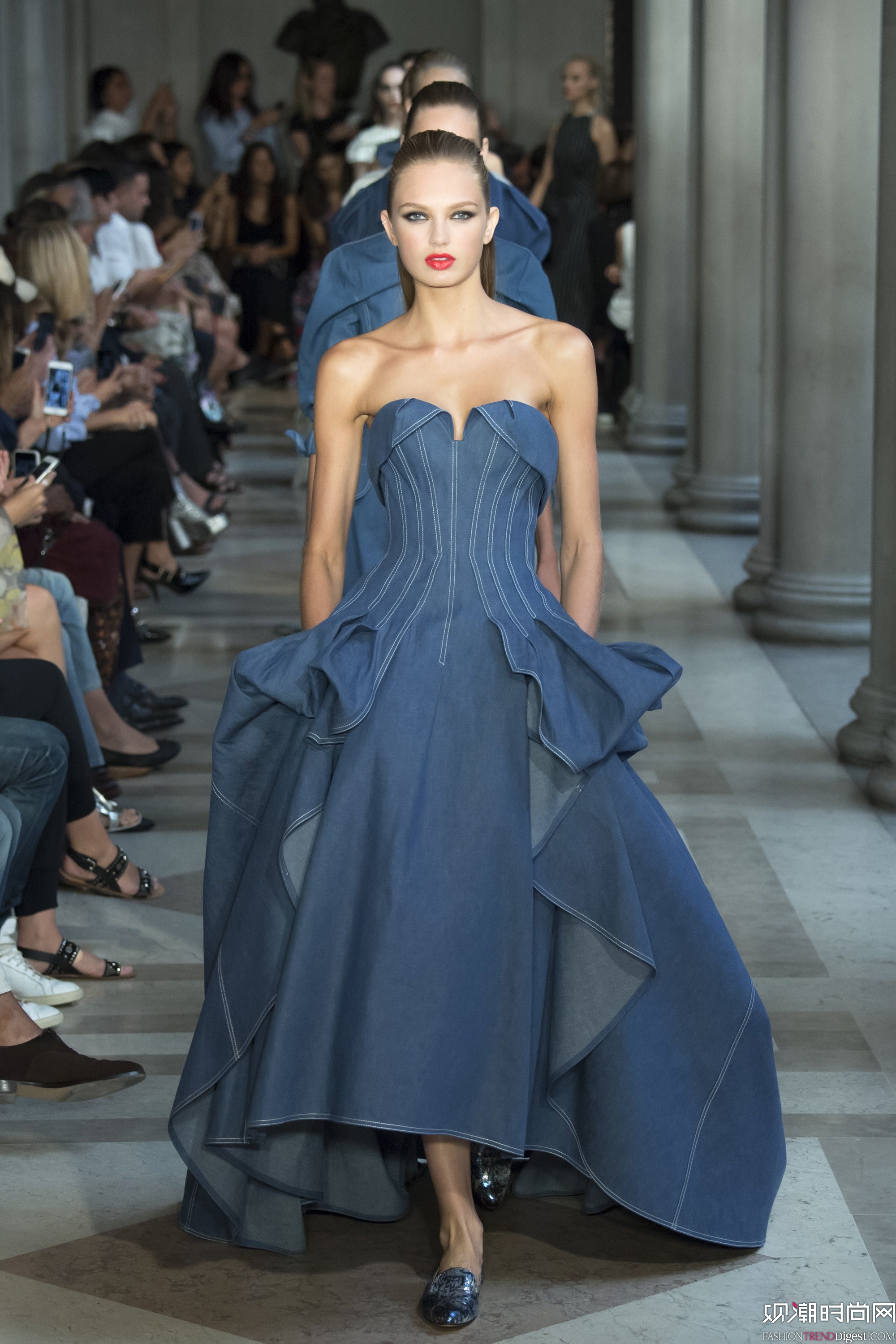 Carolina Herrera 2017紺~srbܳϵаlDƬ