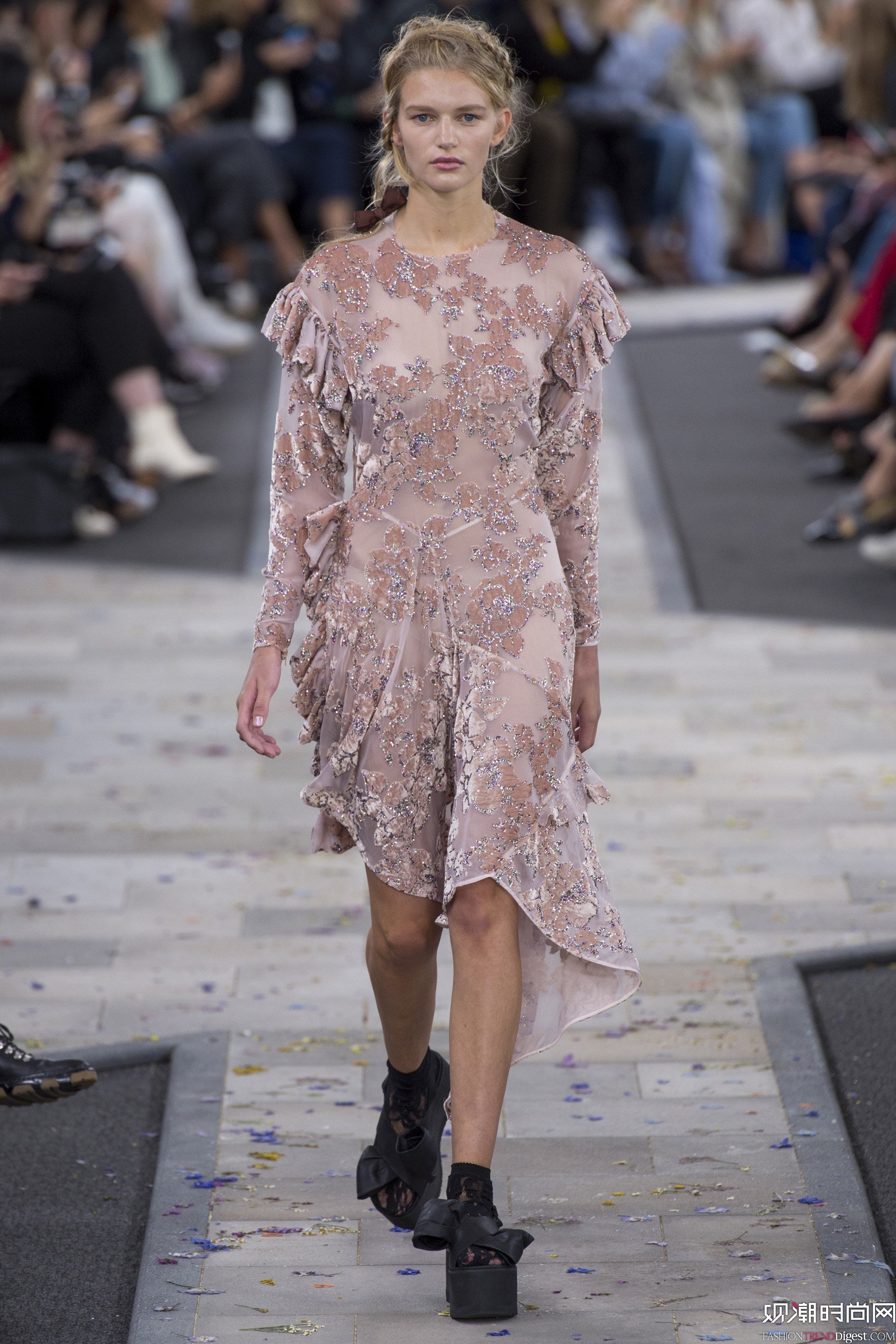 Preen by Thornton Bregazzi 2017ϵDƬ