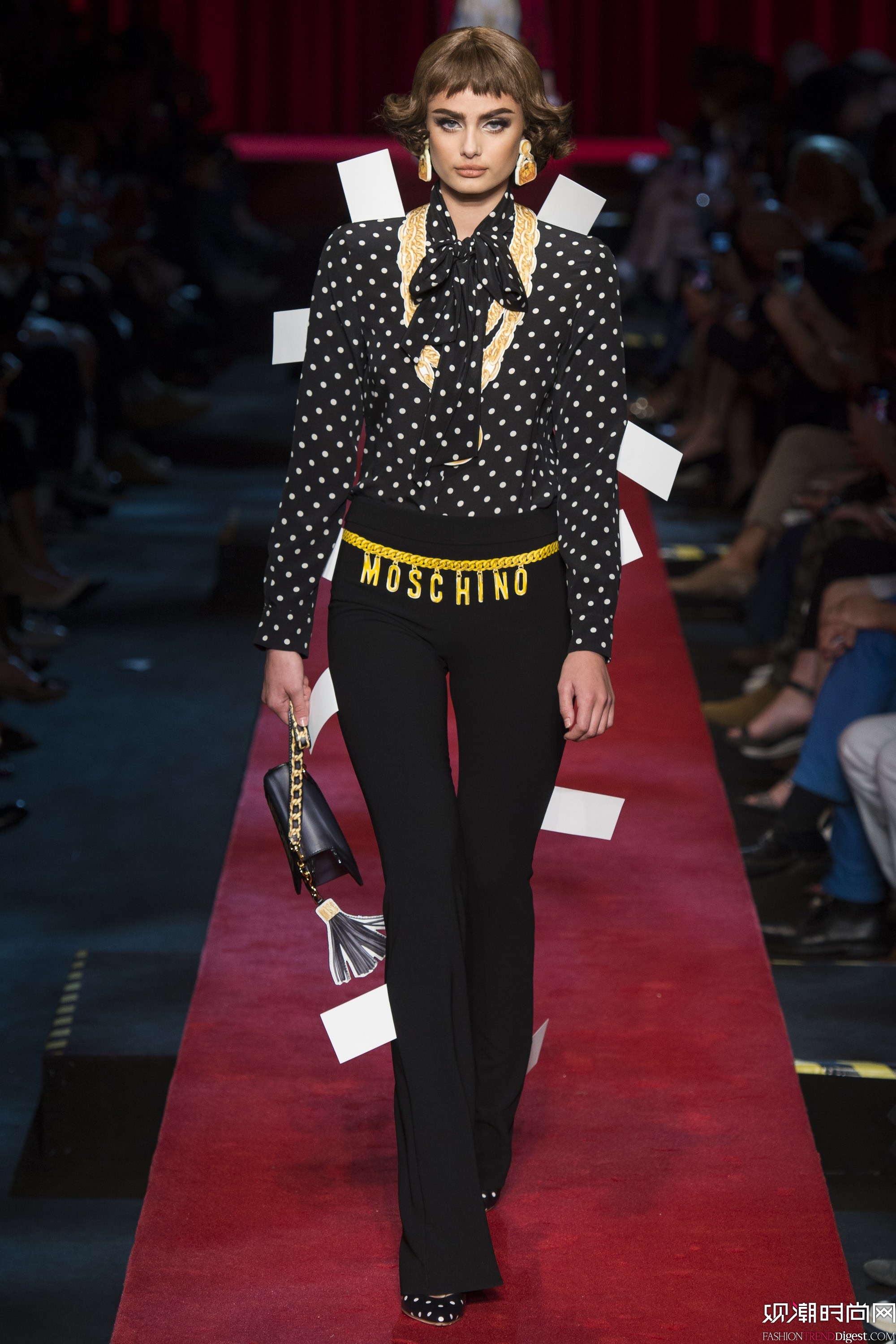 Moschino 2017ϵDƬ