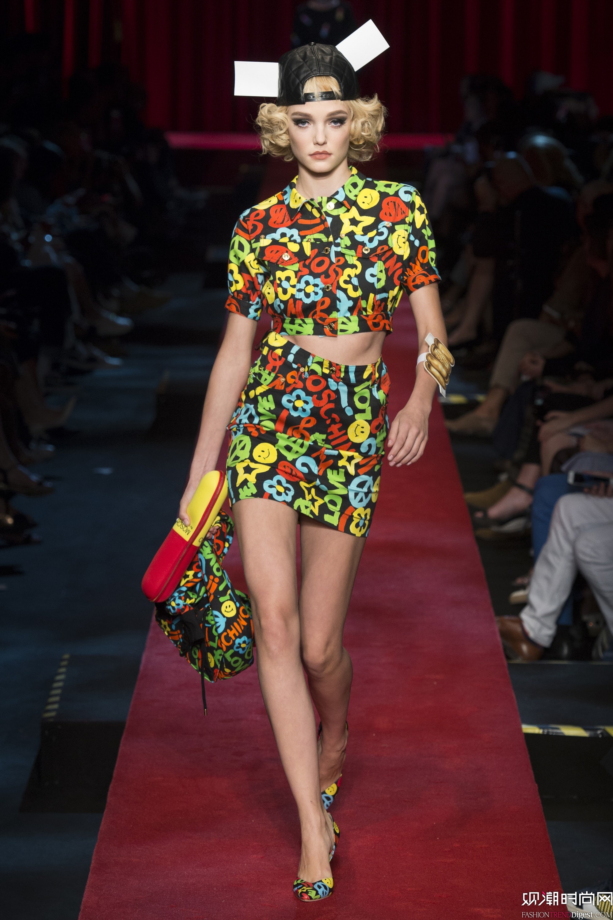 Moschino 2017ϵDƬ