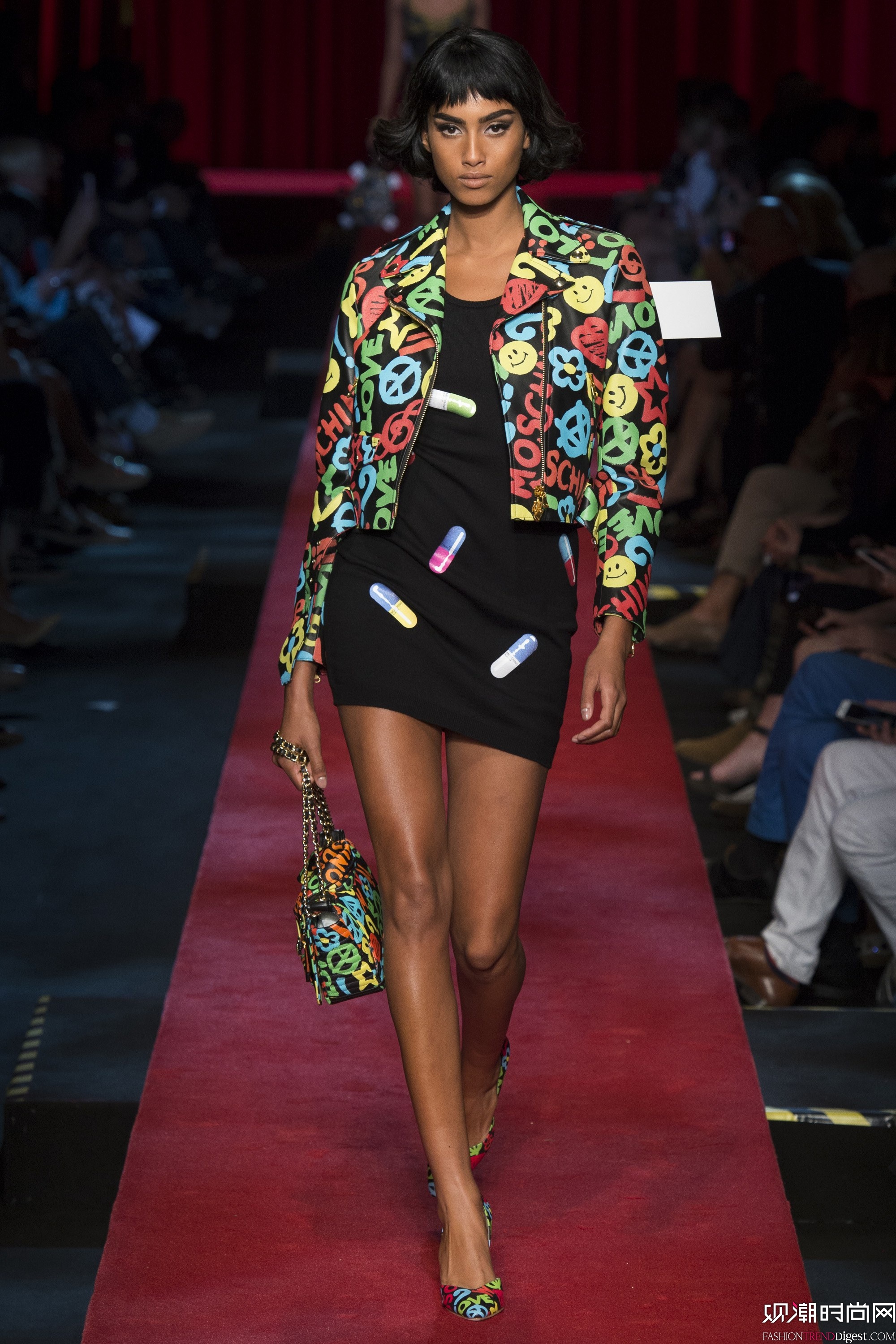 Moschino 2017ϵDƬ