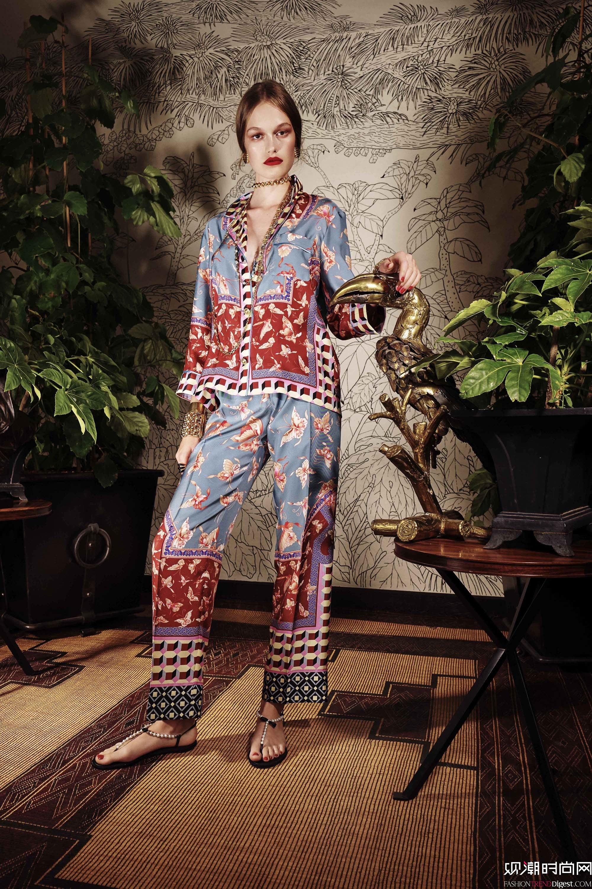 For Restless Sleepers 2017ϵLookBookDƬ