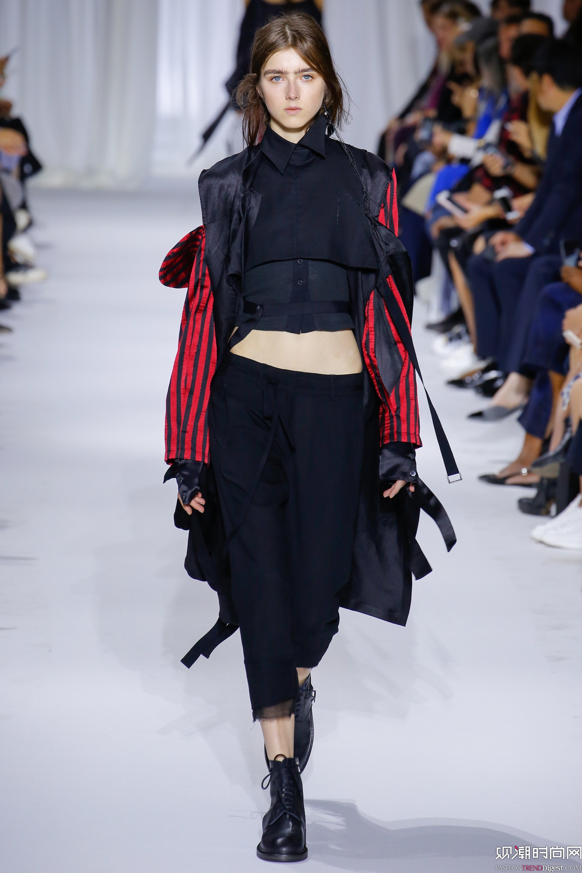 Ann Demeulemeester 2017ϵ(chng)DƬ