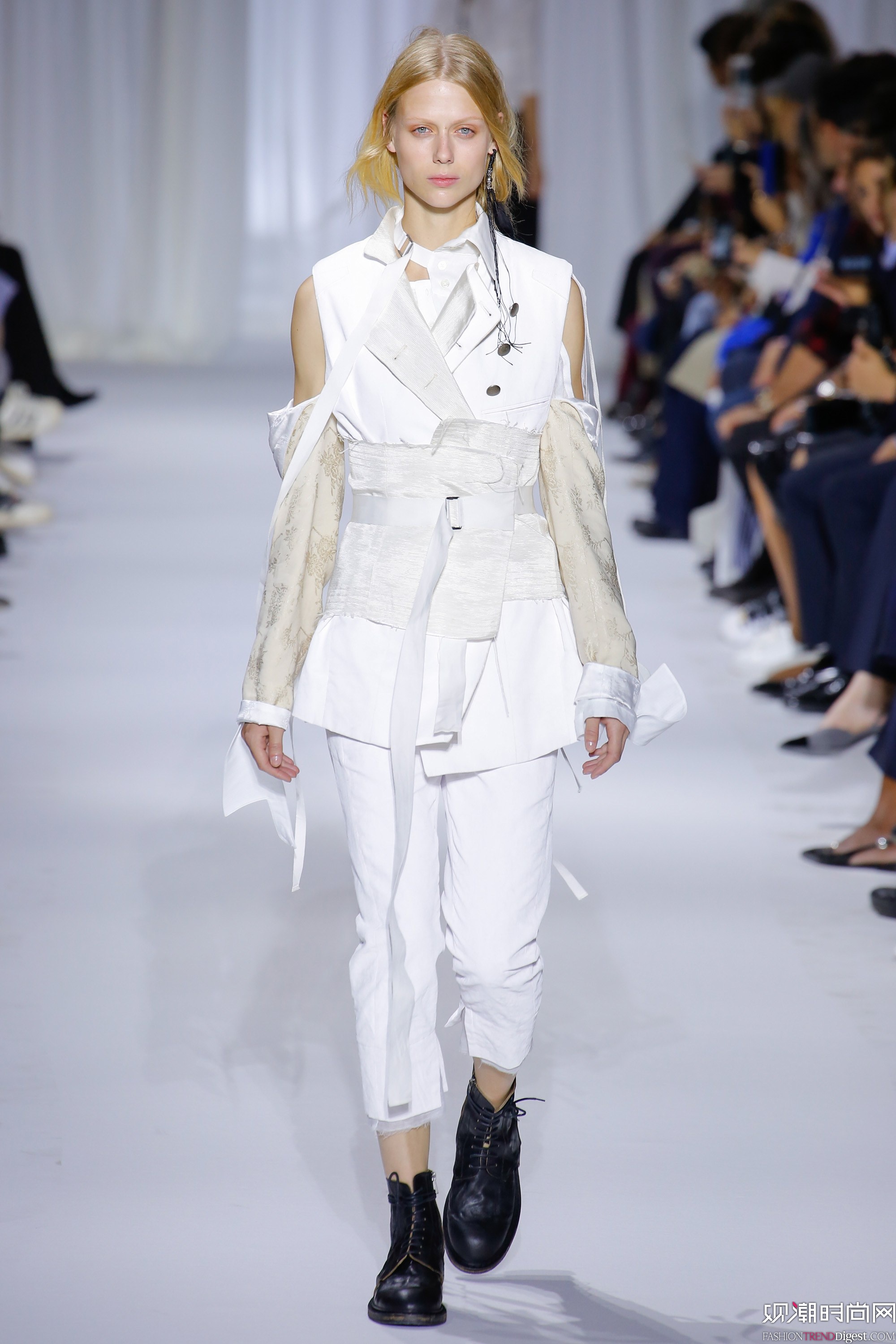 Ann Demeulemeester 2017ϵDƬ