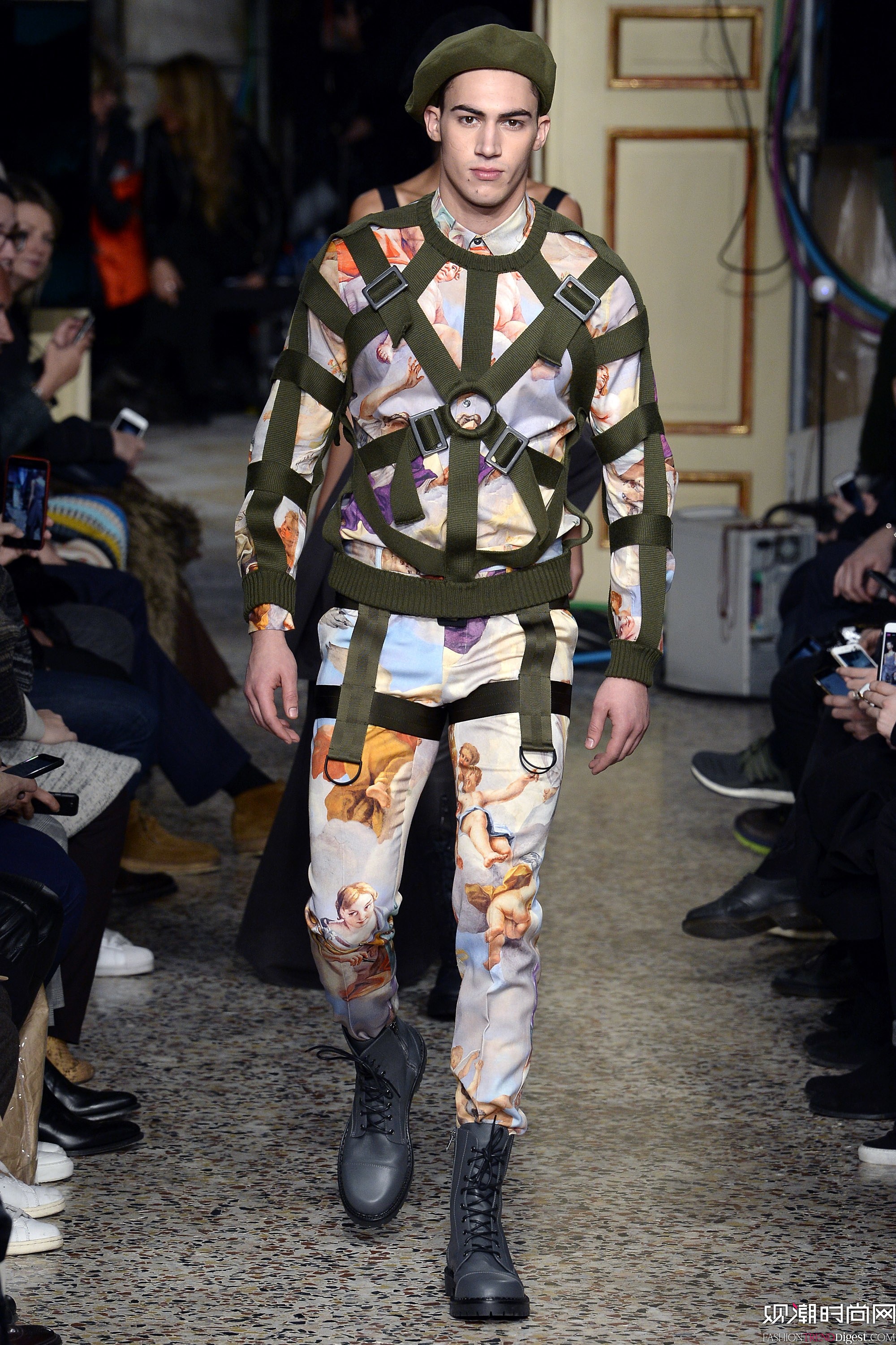 Moschino 2017ϵDƬ