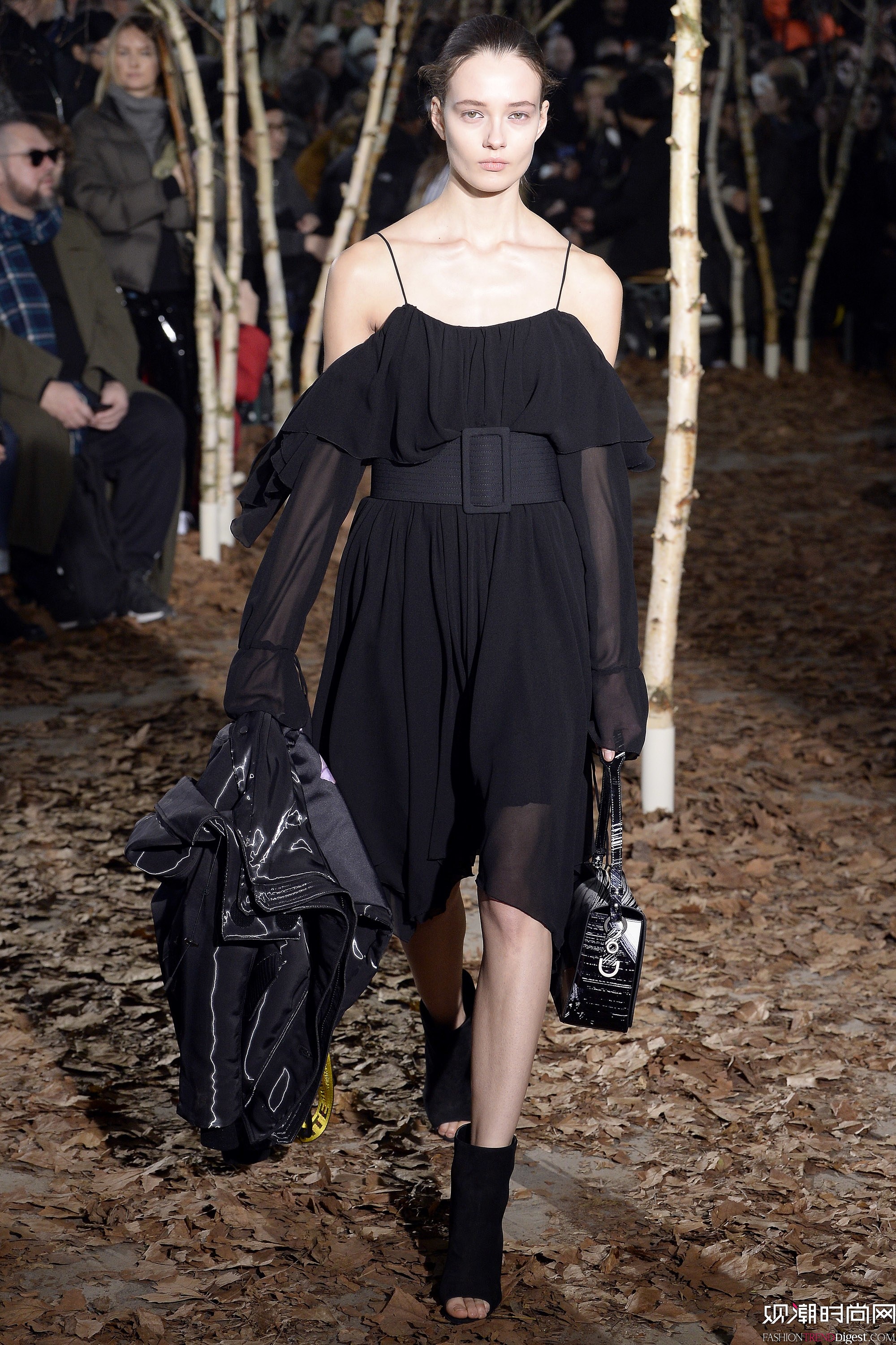 Off-White 2017ϵDƬ