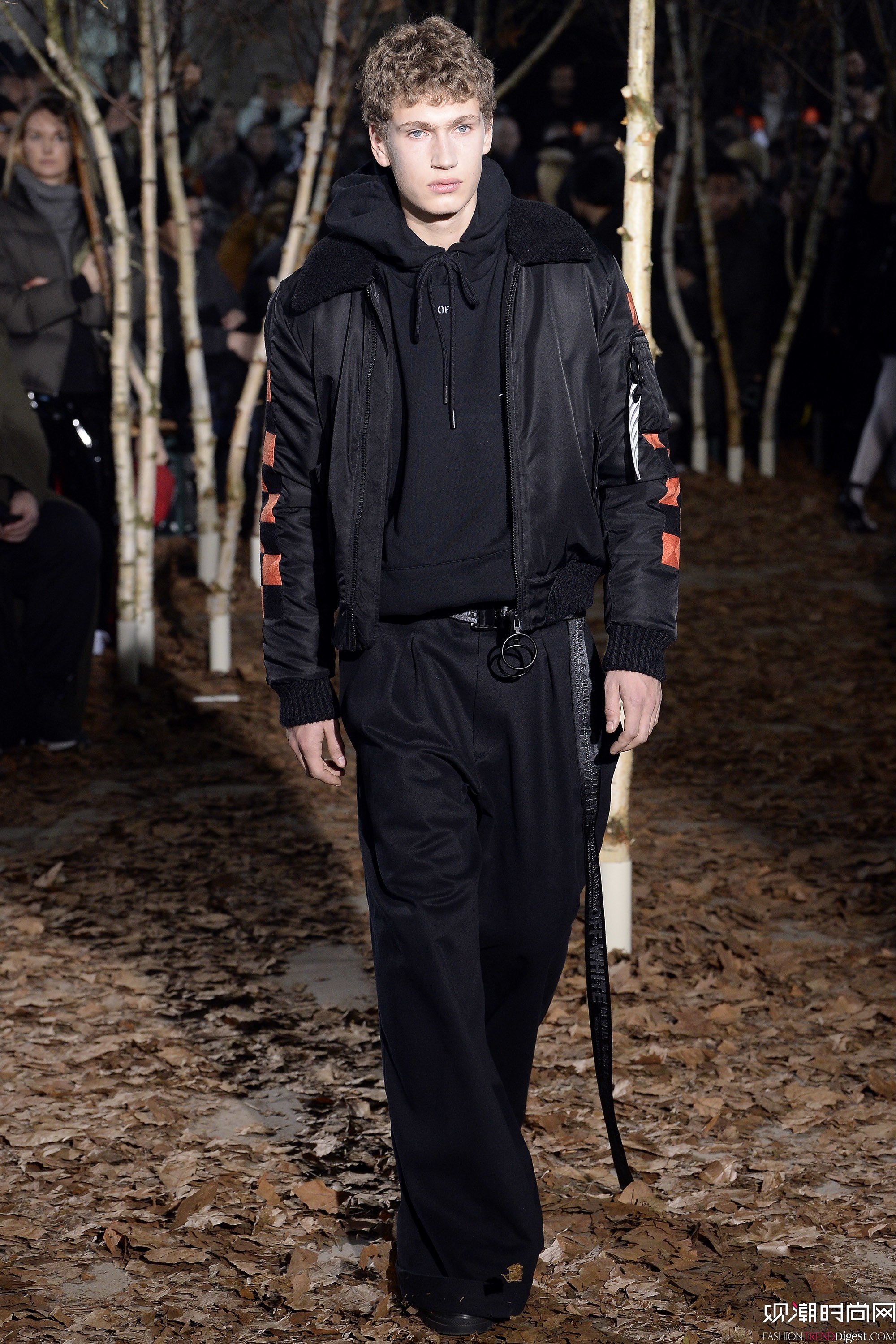 Off-White 2017ϵ(chng)DƬ