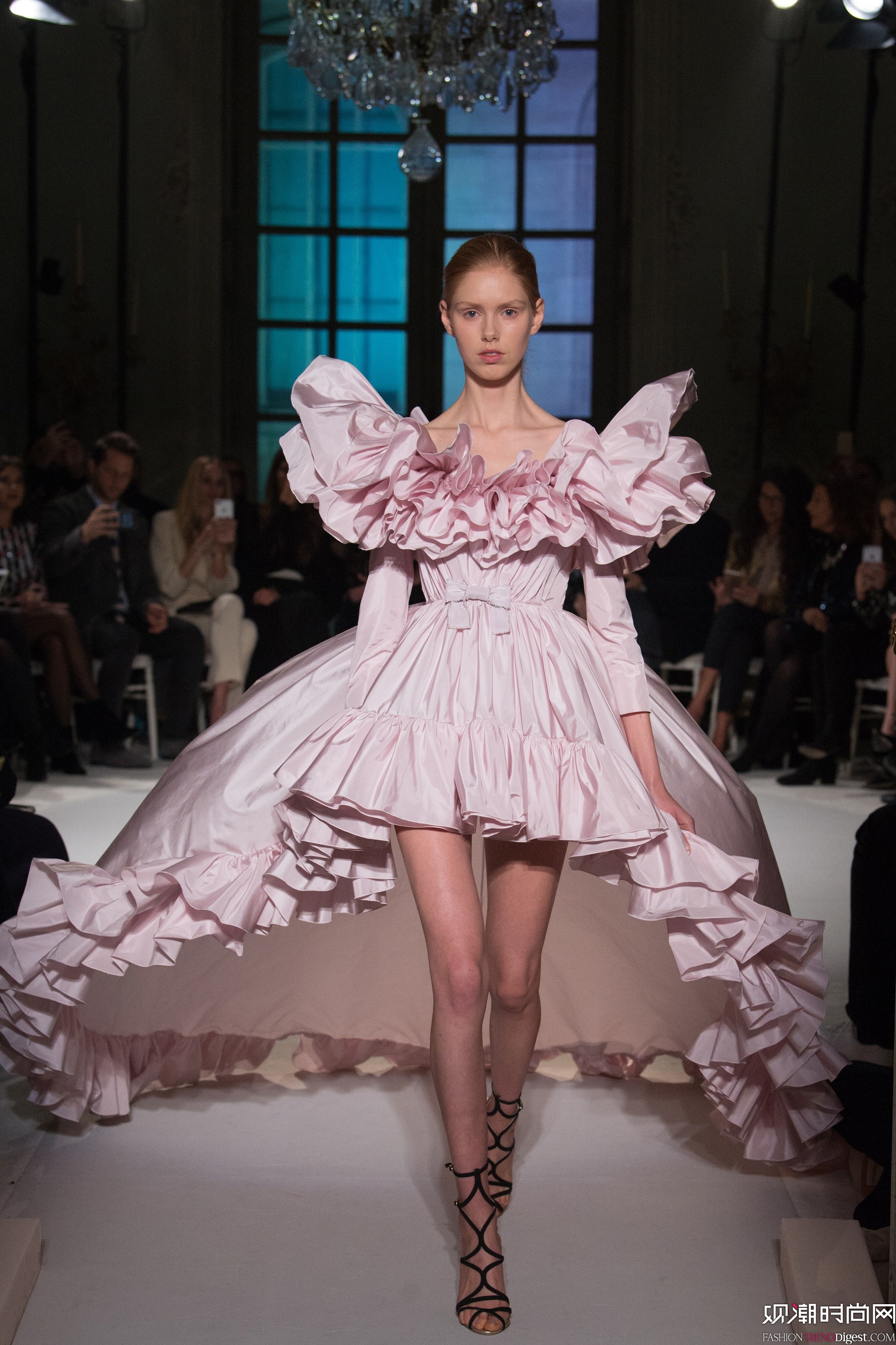 Giambattista Valli 2017ϵDƬ