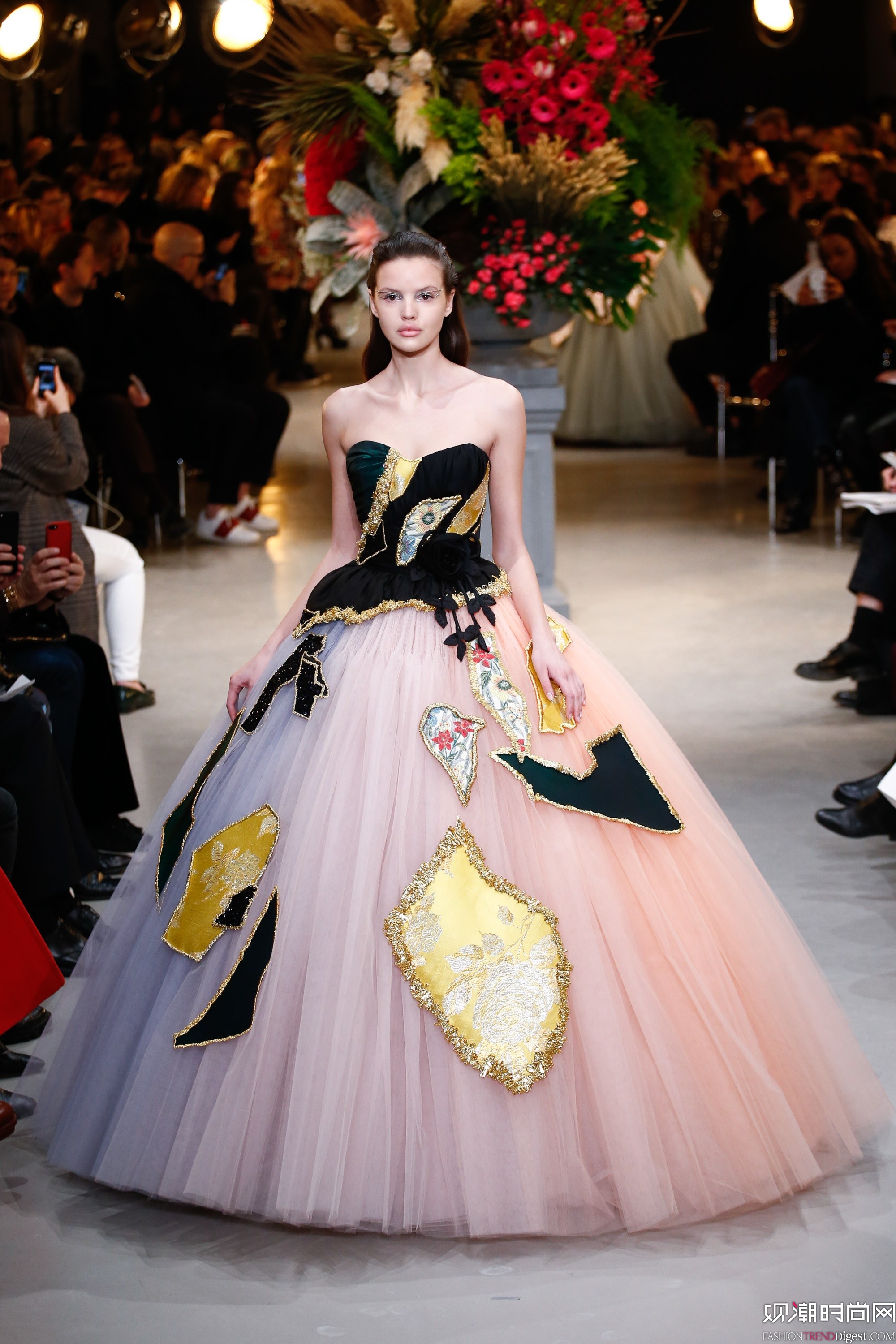 Viktor & Rolf 2017紺ϵDƬ