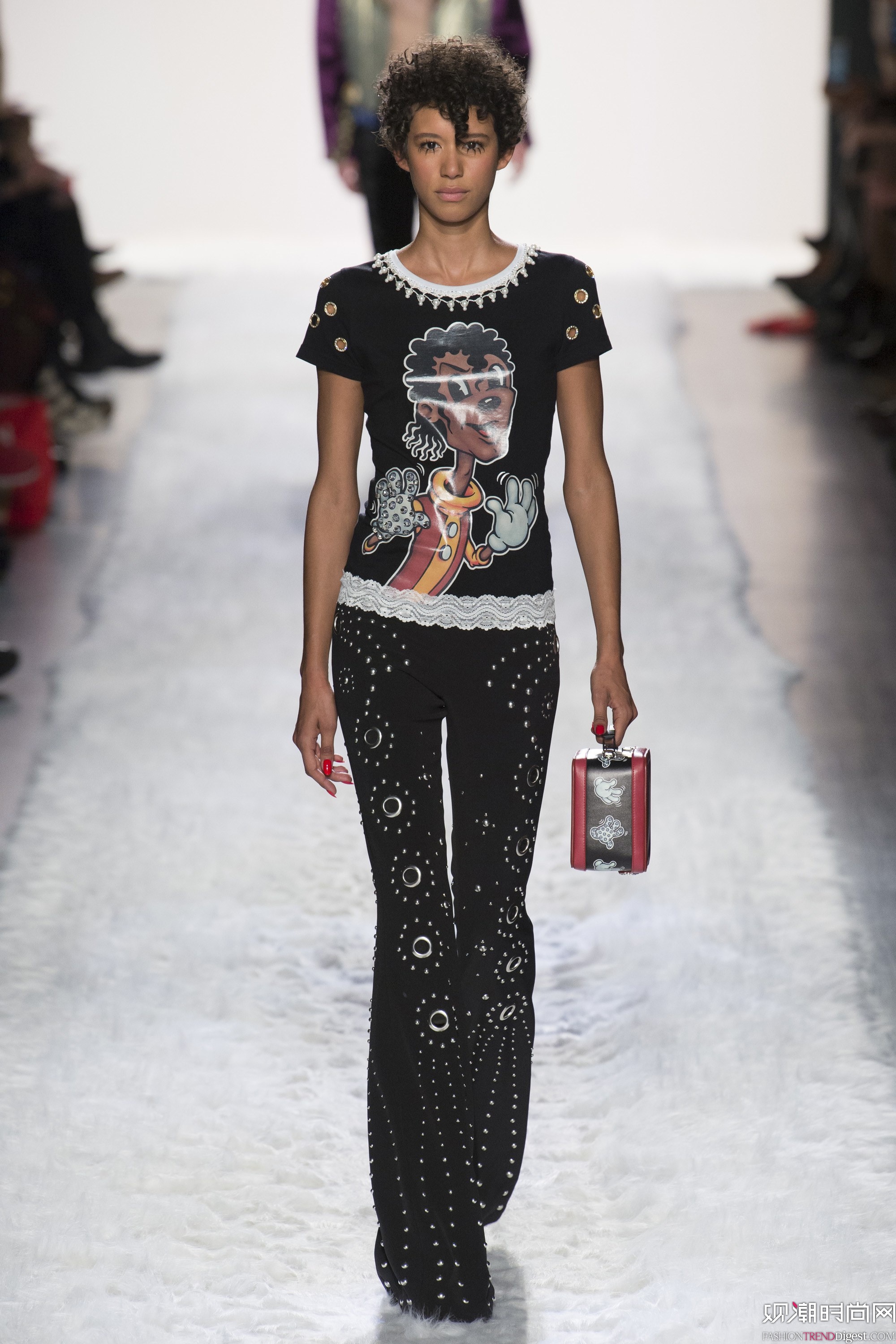 Jeremy Scott 2017�ﶬϵ���㳡����ͼƬ