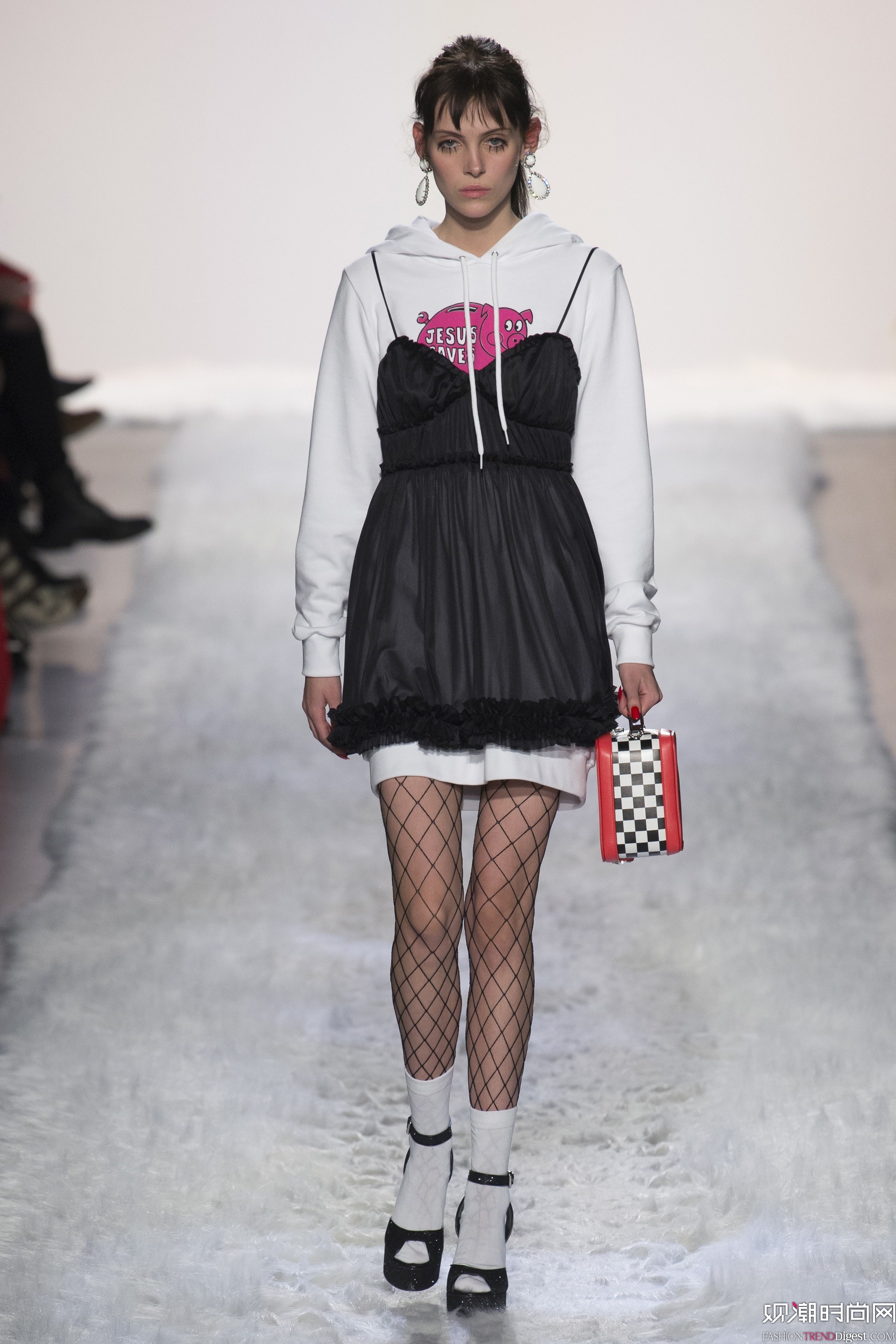 Jeremy Scott 2017�ﶬϵ���㳡����ͼƬ