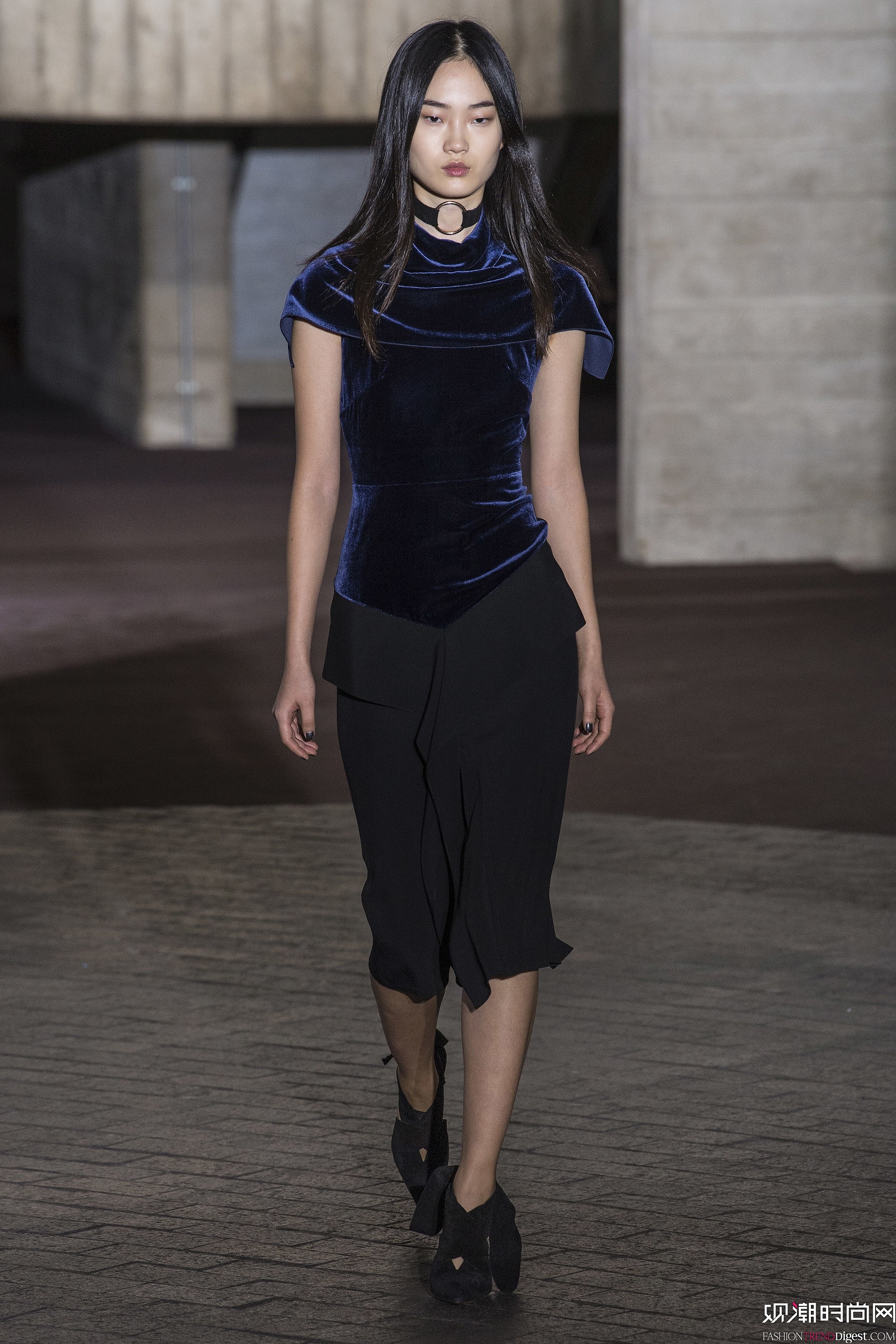 Roland Mouret 2017ϵаlDƬ