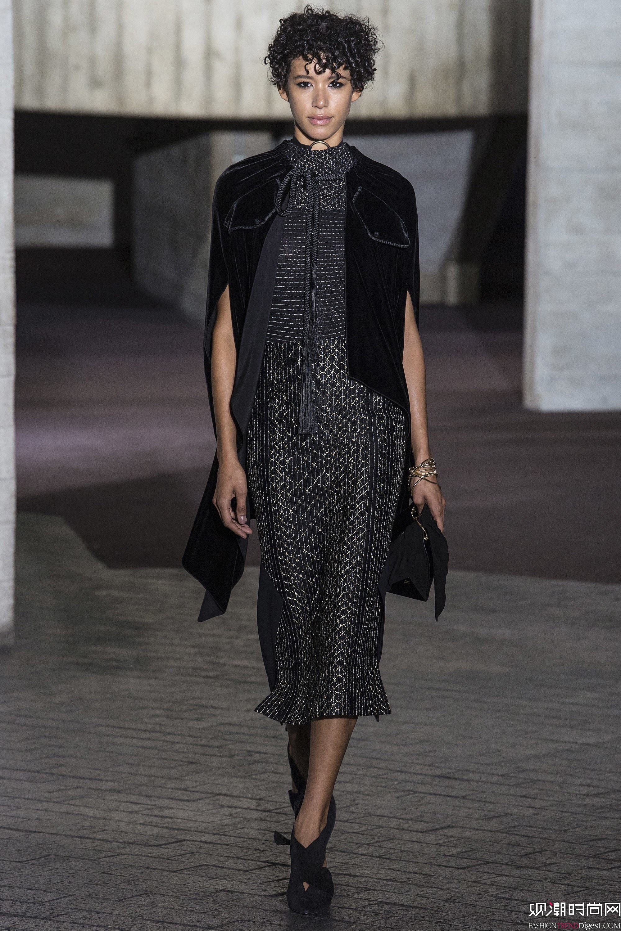 Roland Mouret 2017(chng)ϵаl(f)DƬ