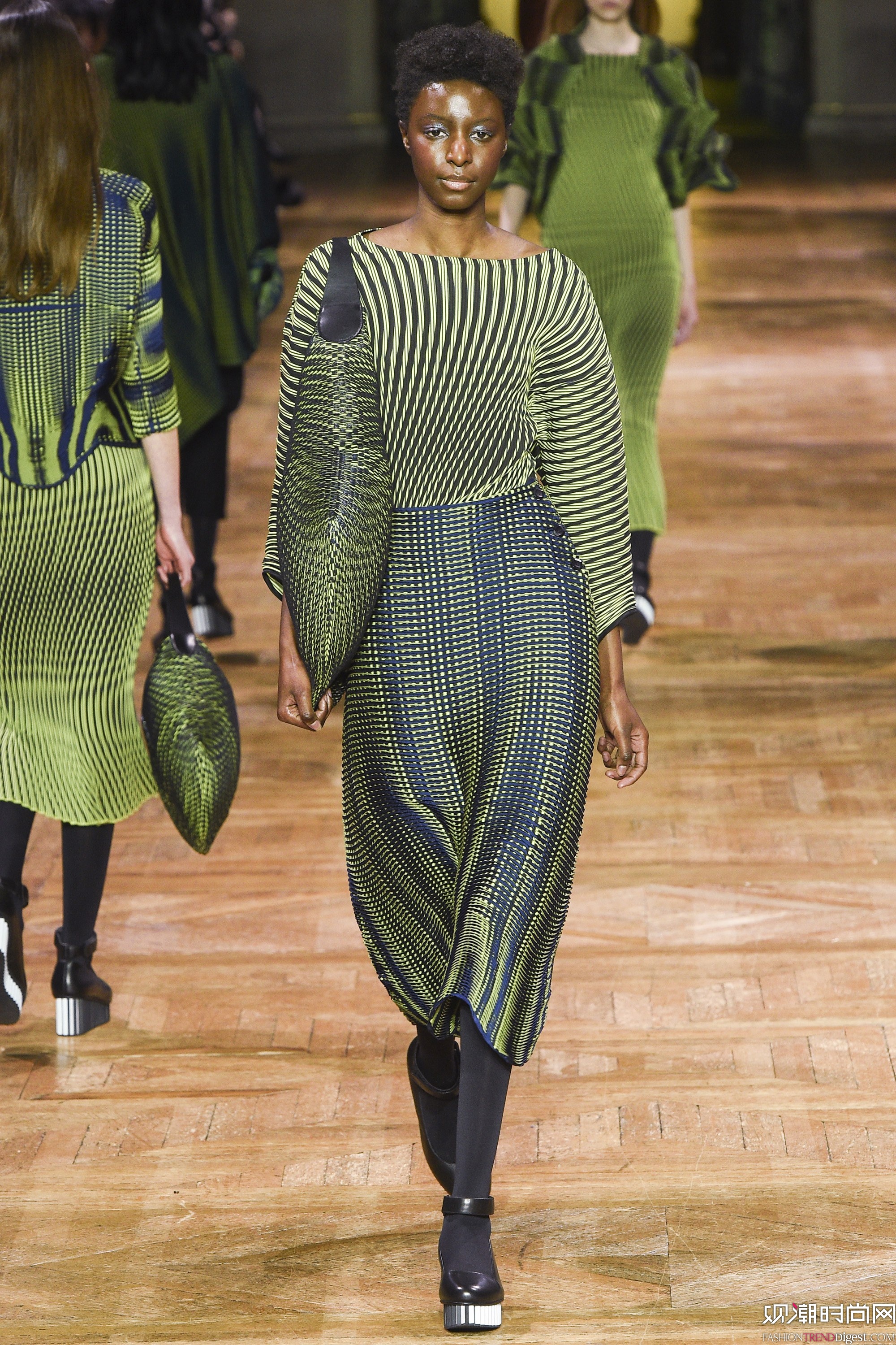 Issey Miyake 2017ﶬϵ㳡ͼƬ