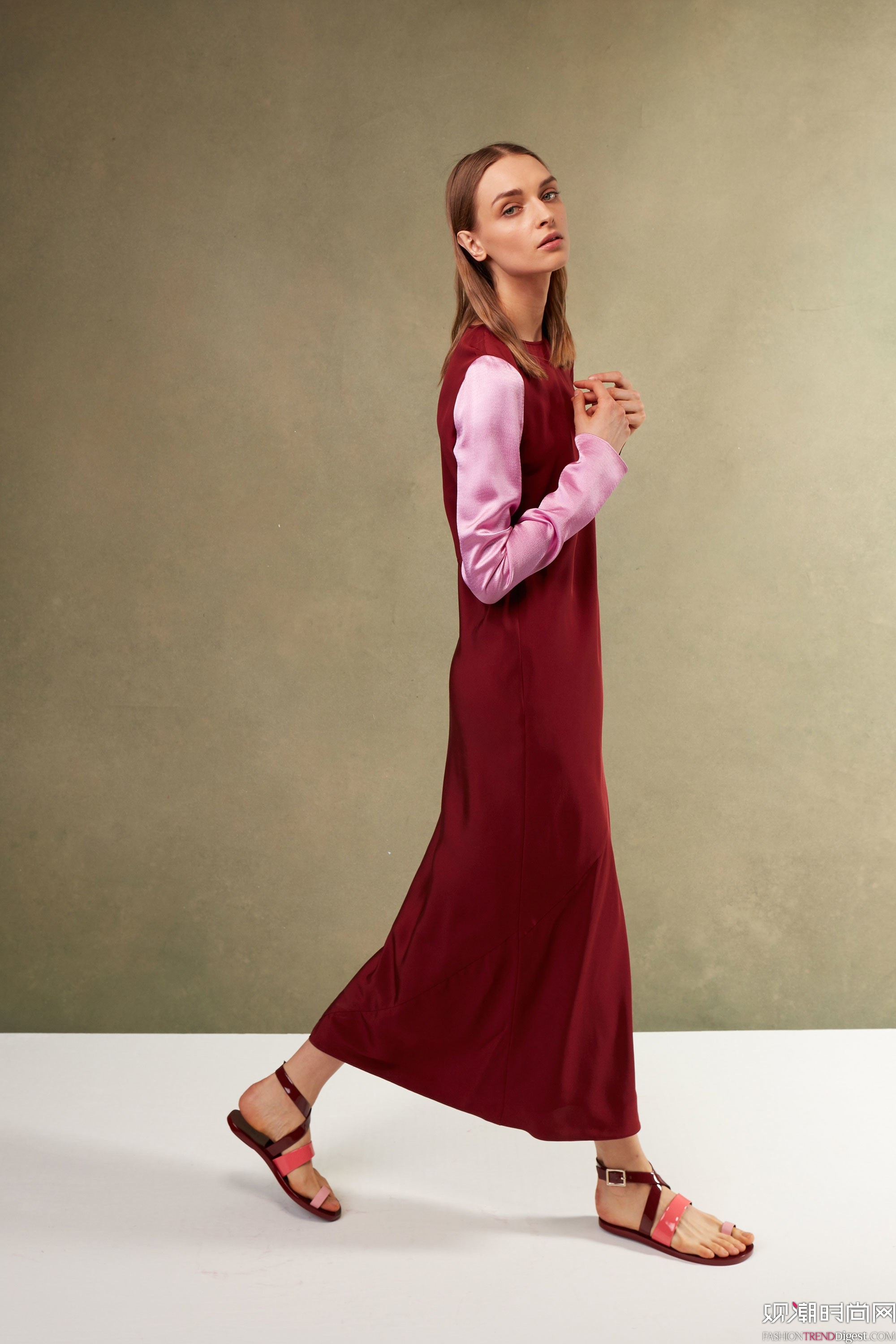 Tibi 2018紺ϵLookBookDƬ