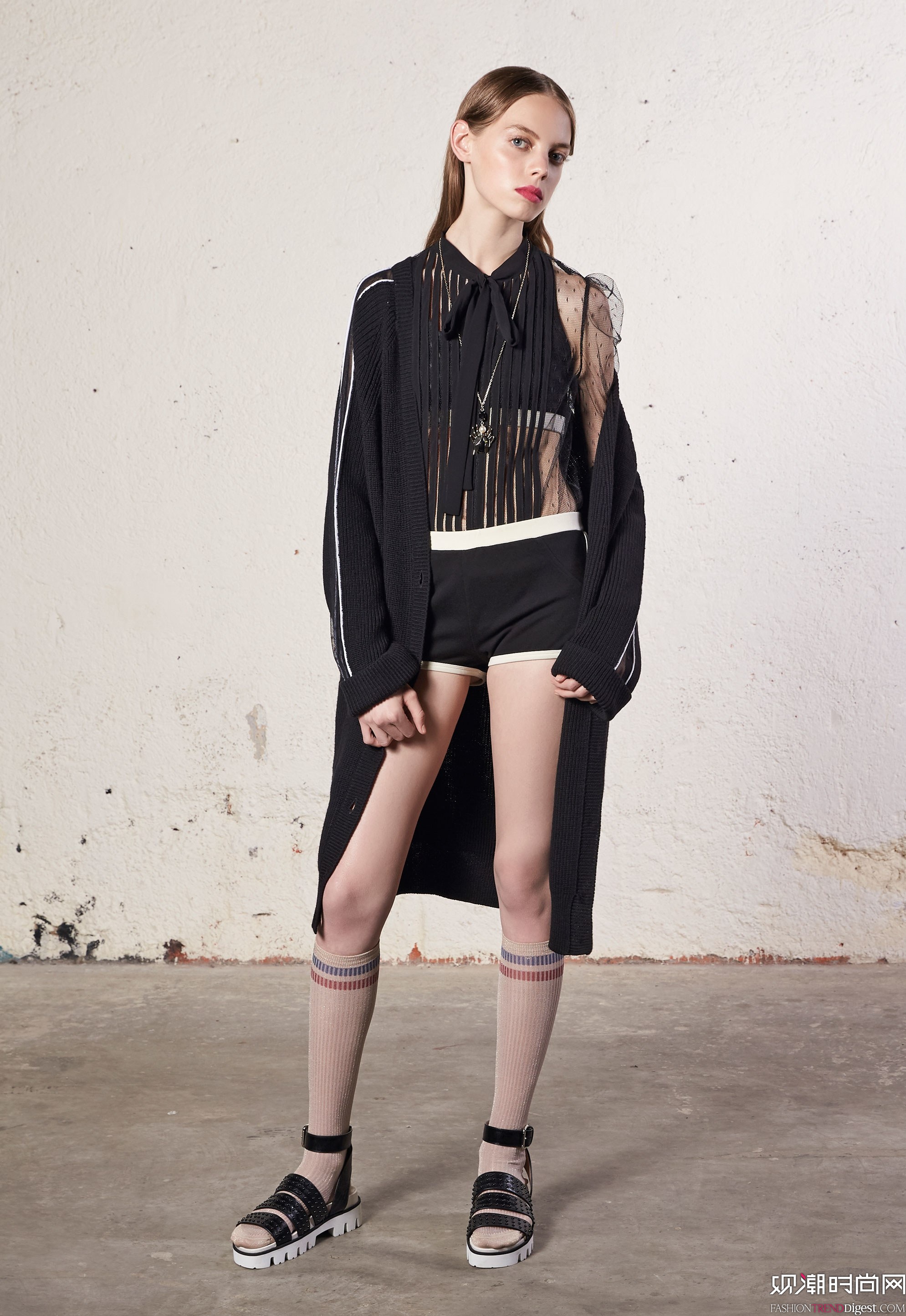 Red Valentino 2018紺ϵLookBookDƬ