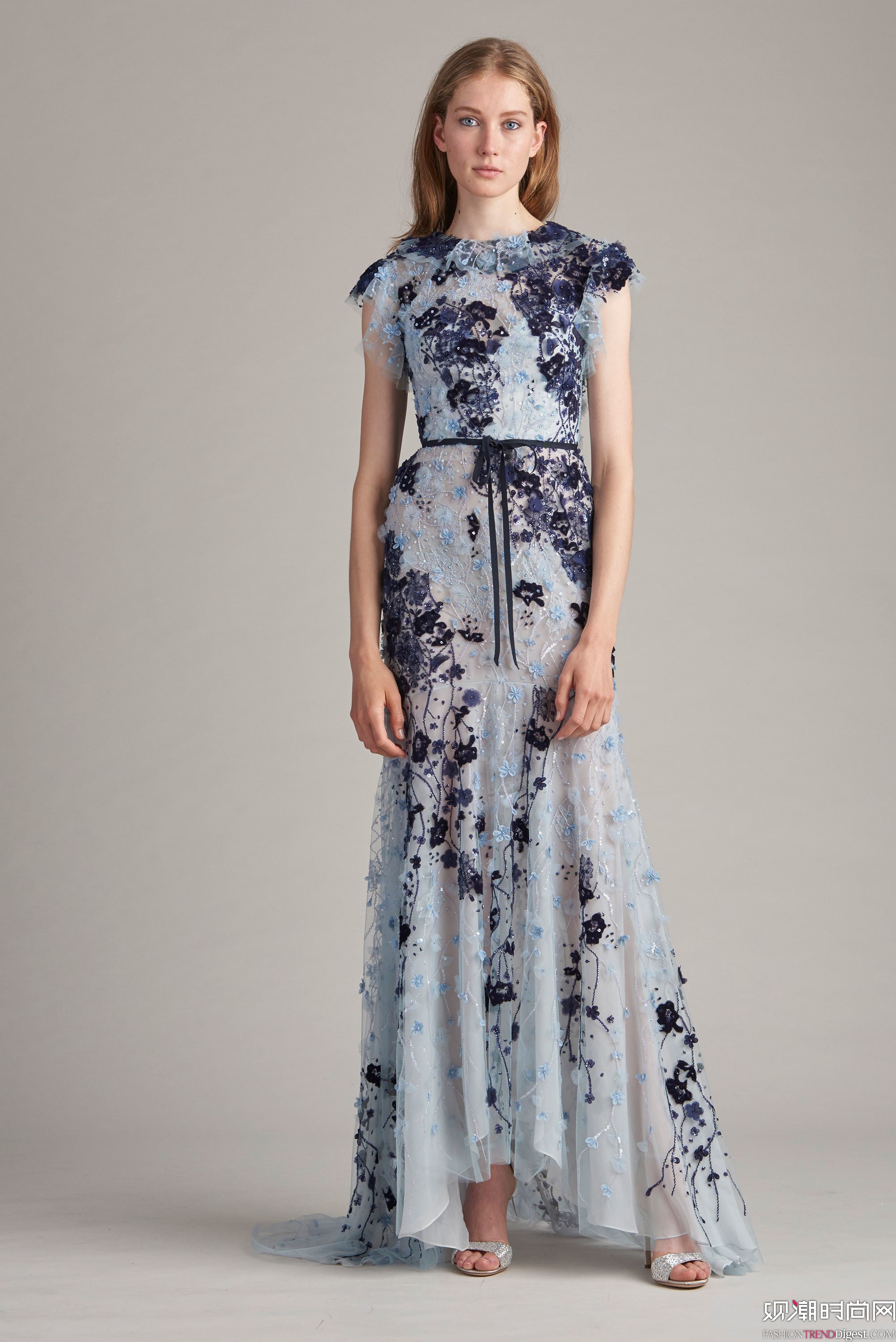 Monique Lhuillier 2018紺ϵLookBookDƬ