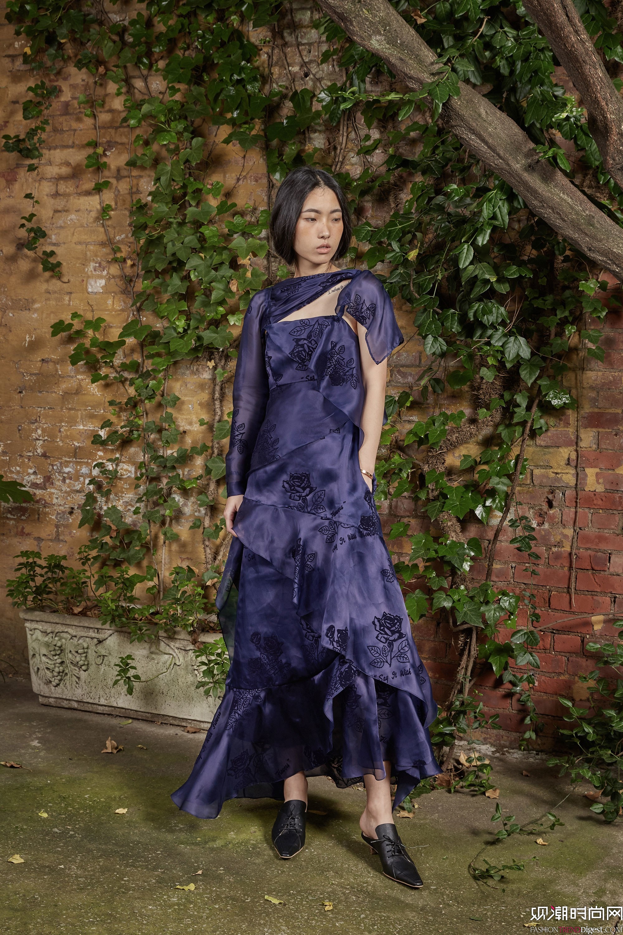 Rosie Assoulin 2018紺ϵl(wi)ookbookDƬ