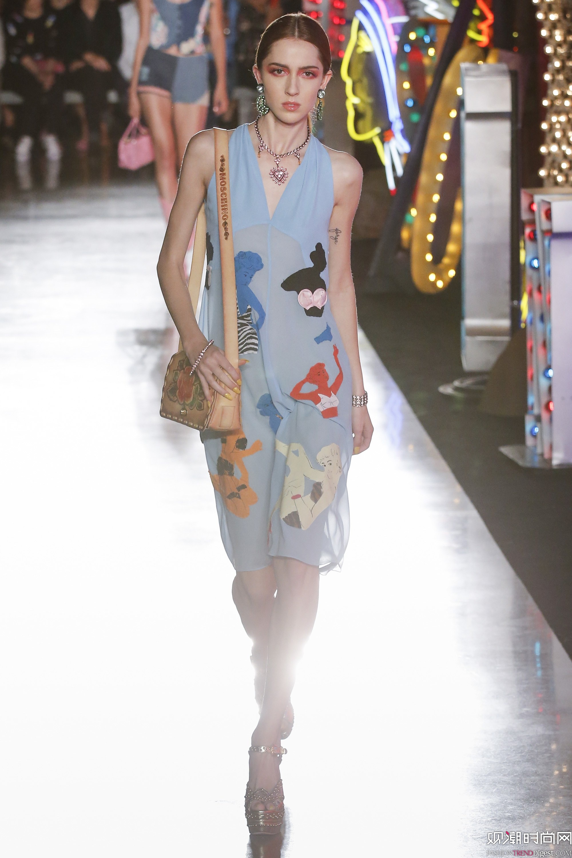 Moschino 2018Ůbϲ(chng)DƬ