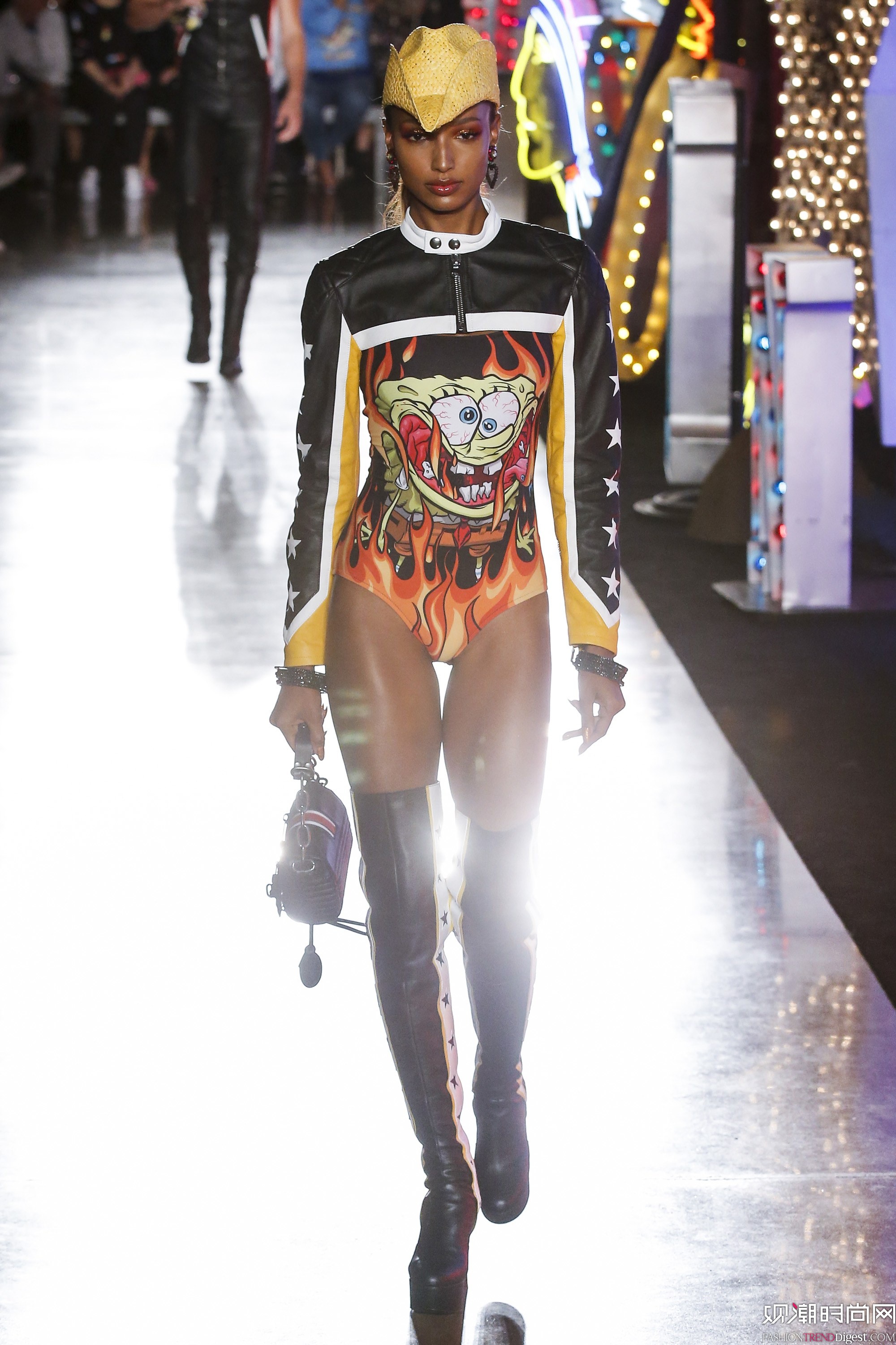 Moschino 2018Ůbϲ(chng)DƬ