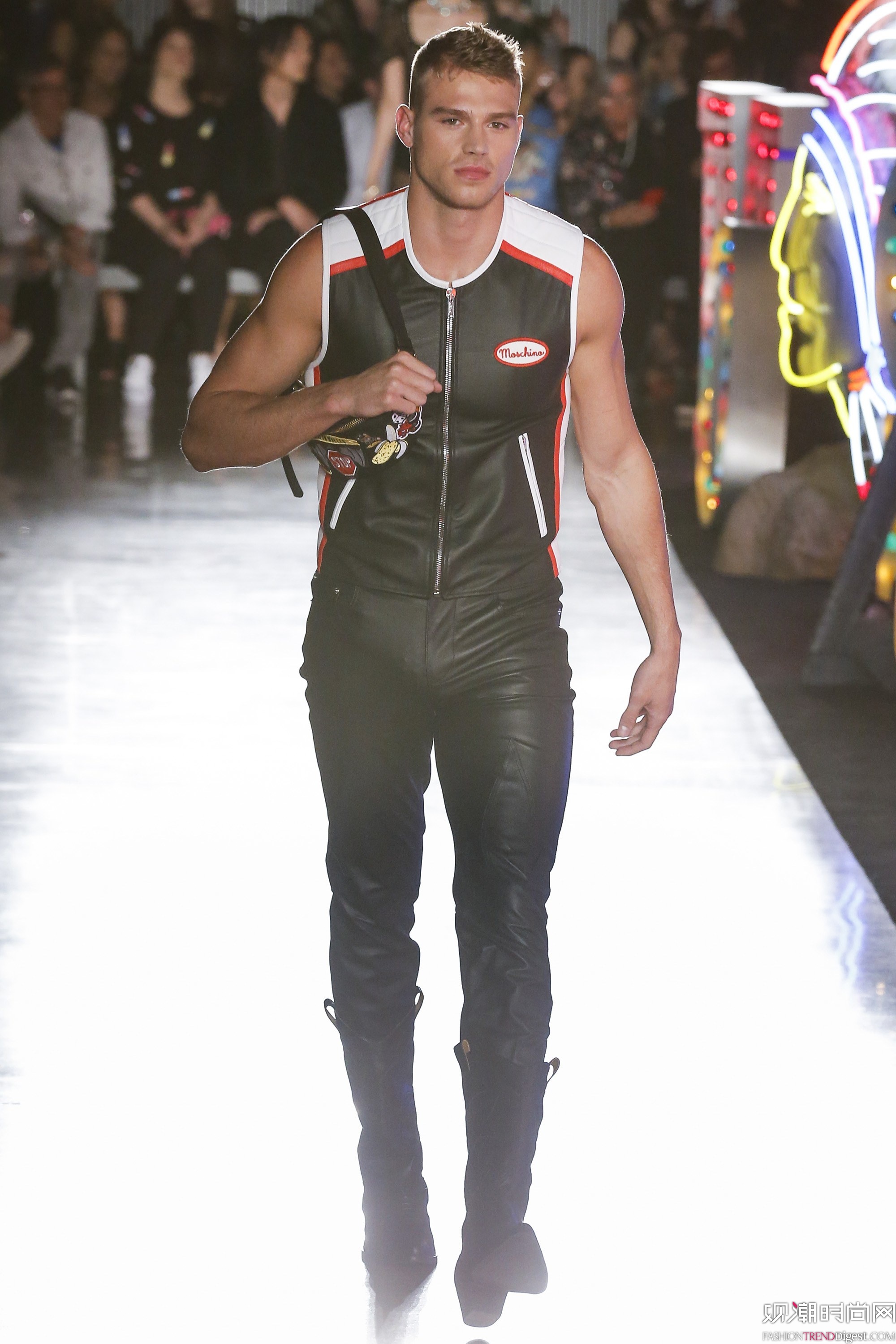 Moschino 2018������Ůװ�ϲ��㳡����ͼƬ