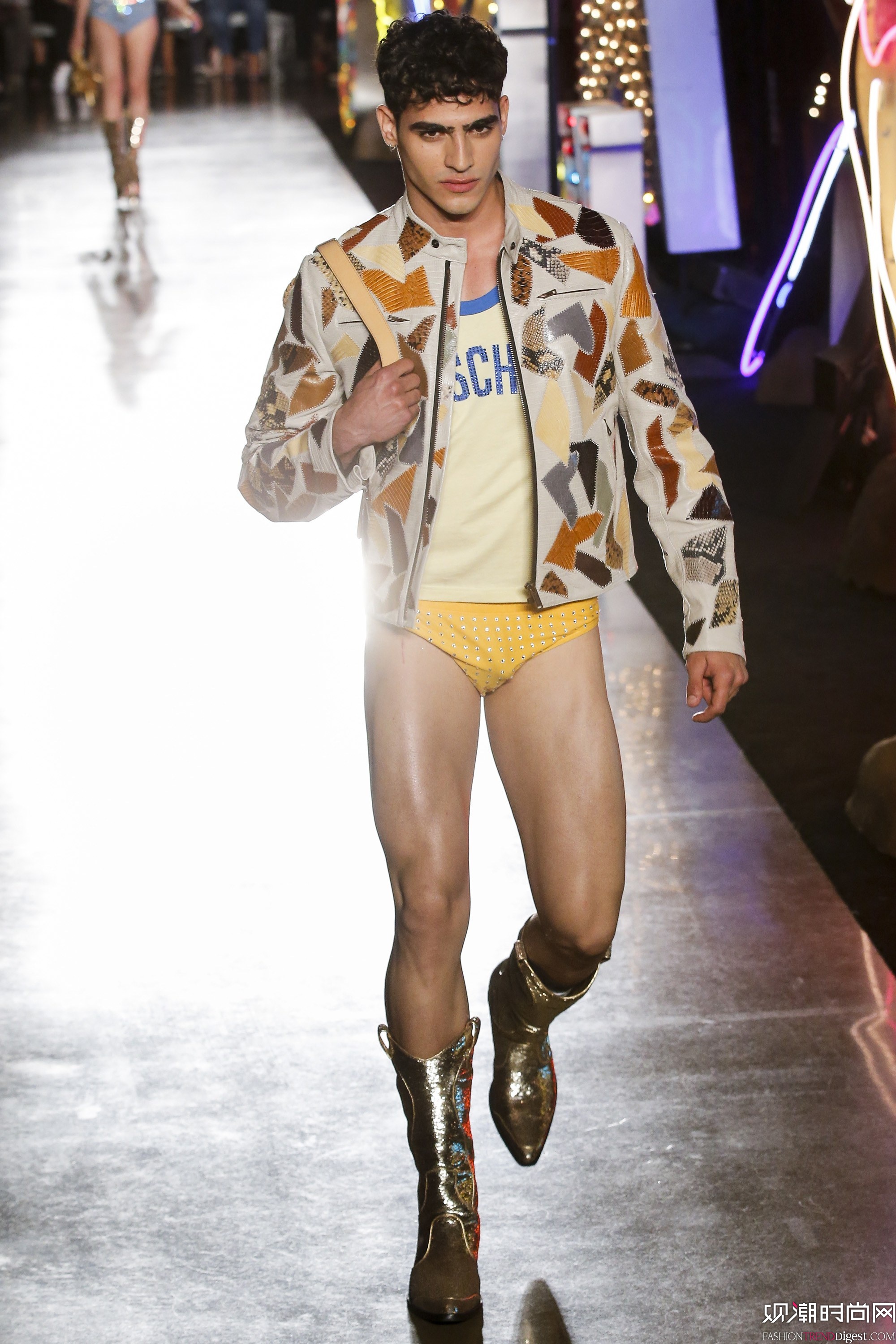 Moschino 2018������Ůװ�ϲ��㳡����ͼƬ