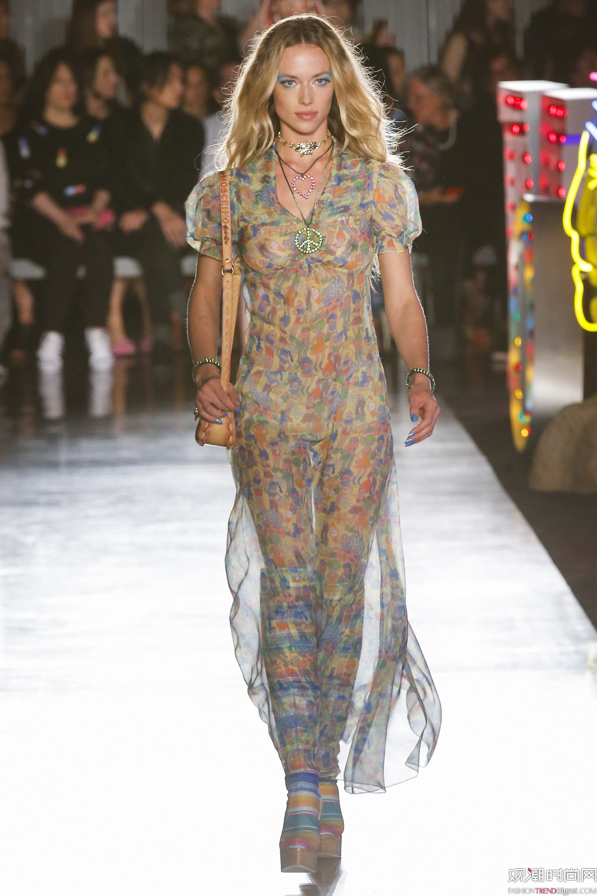 Moschino 2018������Ůװ�ϲ��㳡����ͼƬ