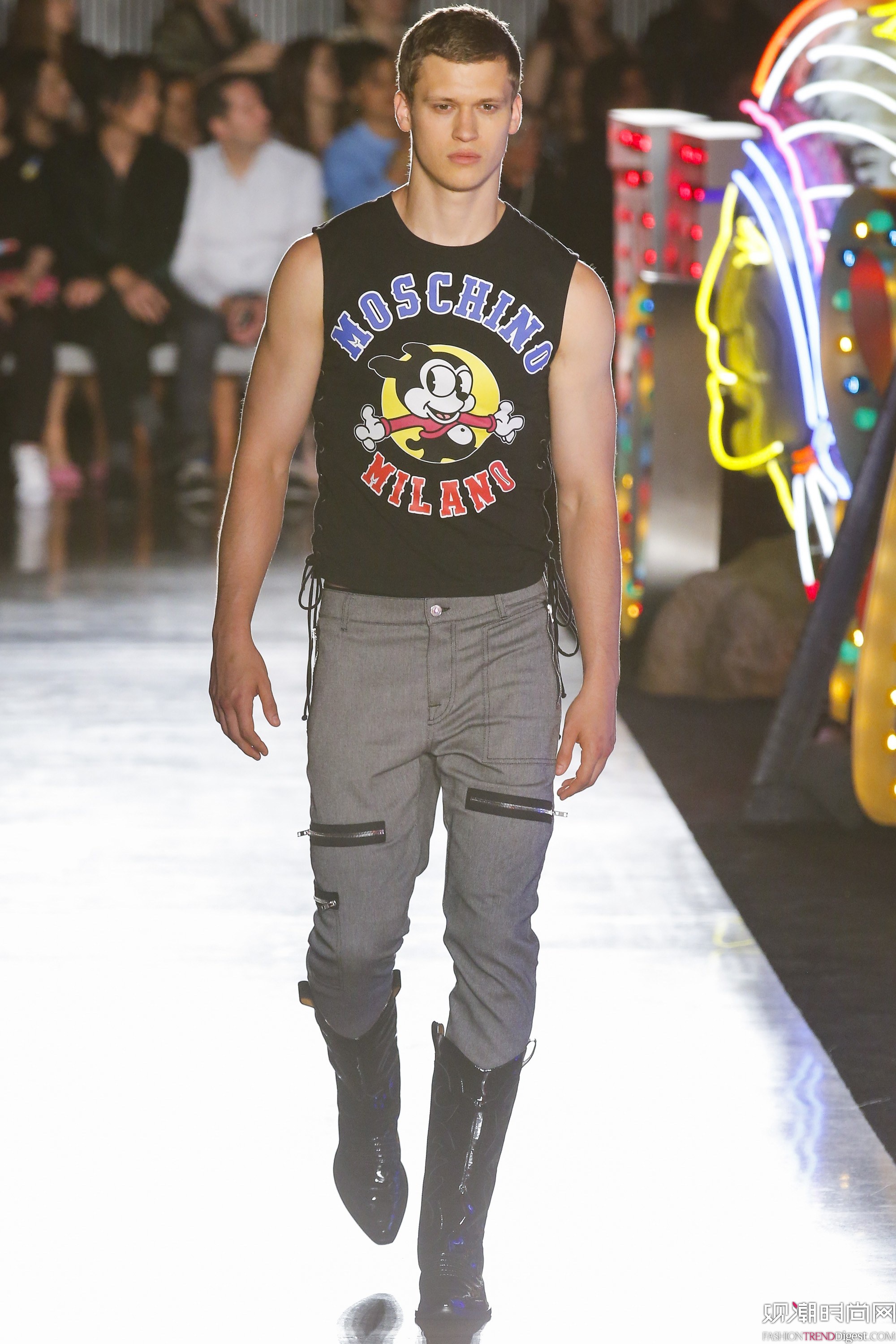 Moschino 2018������Ůװ�ϲ��㳡����ͼƬ