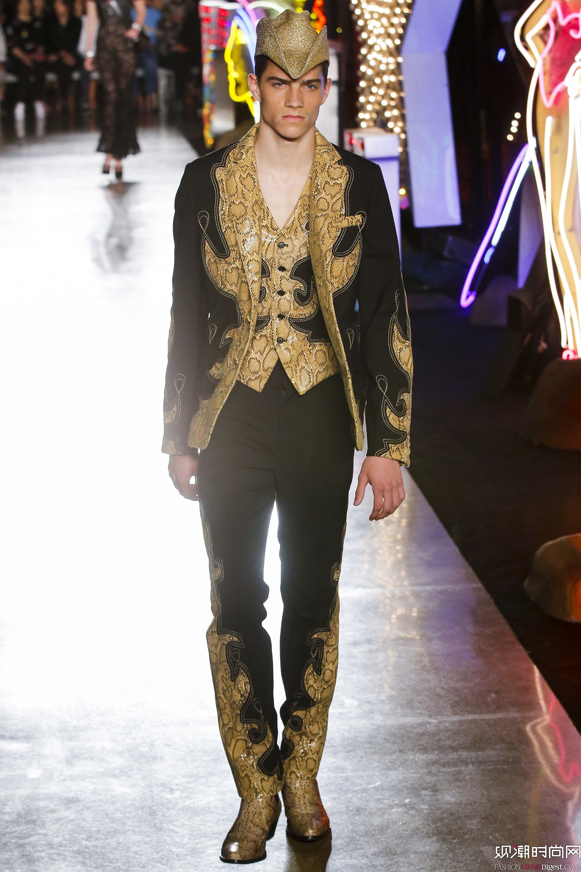 Moschino 2018������Ůװ�ϲ��㳡����ͼƬ
