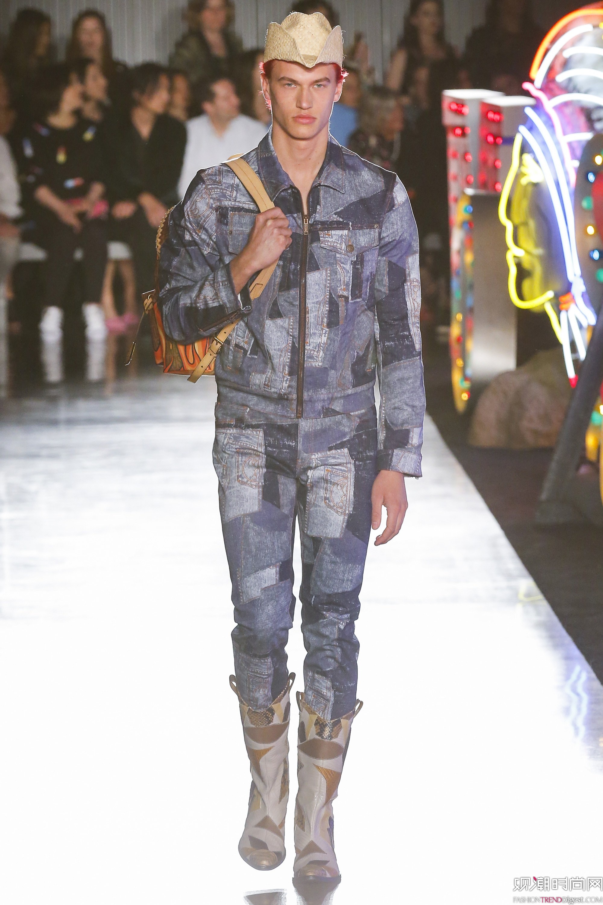 Moschino 2018������Ůװ�ϲ��㳡����ͼƬ